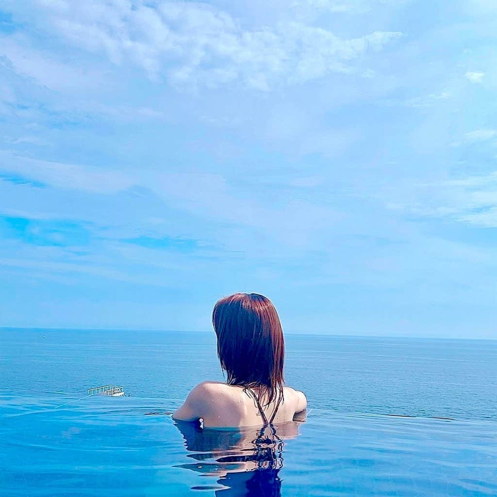 原望奈美さんのインスタグラム写真 - (原望奈美Instagram)「#oisoprincehotel ✨  ⁣ ⁣天気がよかったり悪くなったり だった２日目の朝サウナとプール🏊‍♀️  ⁣ ⁣もうすっかり夏の終わり。 長袖着ないと寒いね🥶 ⁣ ⁣ ⁣ ⁣ ⁣ ⁣  #大磯プリンスホテル #サウナ旅行 #サウナホテル #サウナ女子 #サウナ旅行 #温水プール #水着 #水着コーデ #ロウリュサウナ #おすすめサウナ #外気浴 #温泉旅行 #ドライブ #sauna #tokyotravel #tokyosauna #travelphotography #filmphotography  #찜질방 #일본사우나 #일본찜질방 #일본여행 #수영장 #데일리패션 #필름카메라 #여행스냅 #힐링여행 #얼스타그램 #인스타패션 #메이크업」10月8日 15時04分 - vo_nozomi