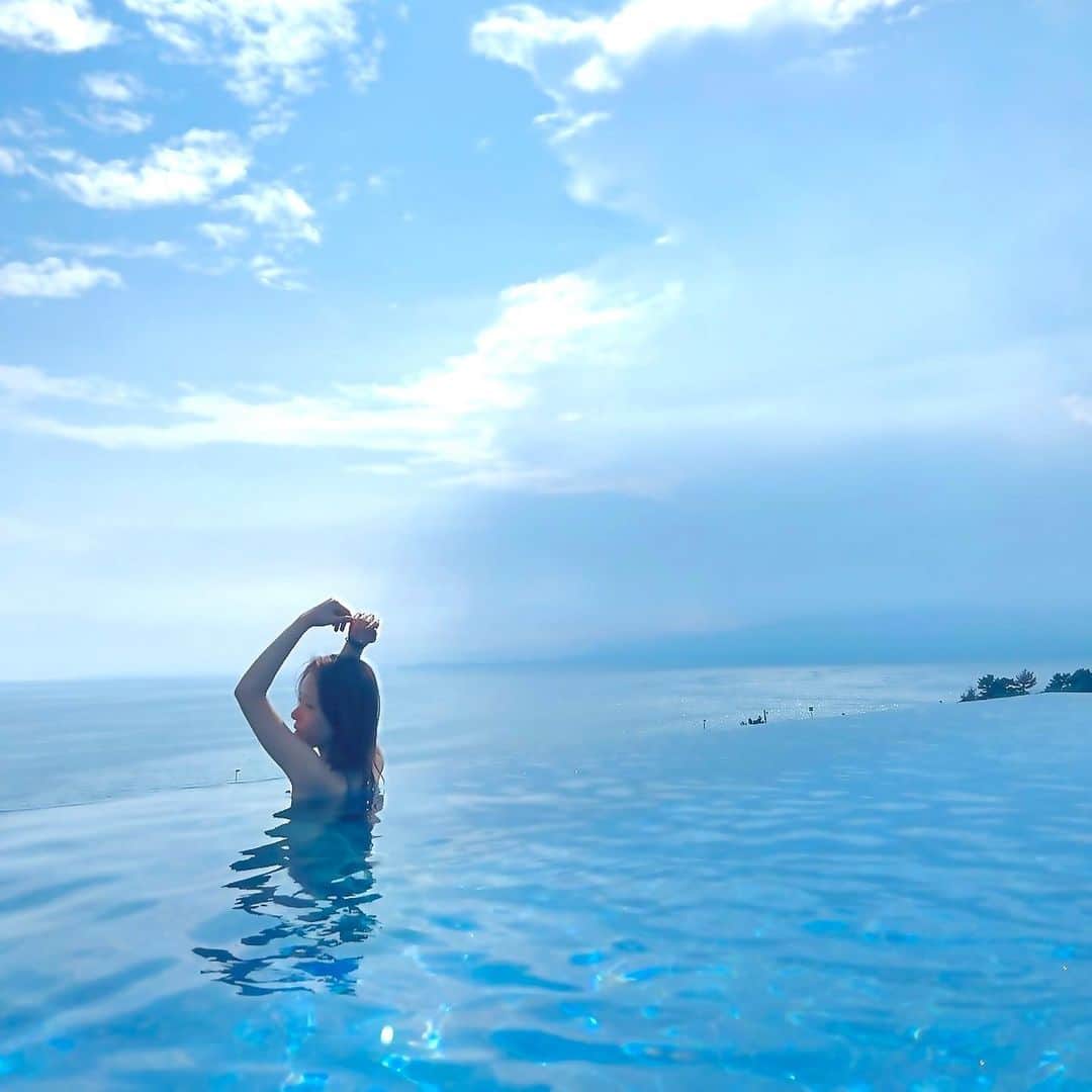 原望奈美さんのインスタグラム写真 - (原望奈美Instagram)「#oisoprincehotel ✨  ⁣ ⁣天気がよかったり悪くなったり だった２日目の朝サウナとプール🏊‍♀️  ⁣ ⁣もうすっかり夏の終わり。 長袖着ないと寒いね🥶 ⁣ ⁣ ⁣ ⁣ ⁣ ⁣  #大磯プリンスホテル #サウナ旅行 #サウナホテル #サウナ女子 #サウナ旅行 #温水プール #水着 #水着コーデ #ロウリュサウナ #おすすめサウナ #外気浴 #温泉旅行 #ドライブ #sauna #tokyotravel #tokyosauna #travelphotography #filmphotography  #찜질방 #일본사우나 #일본찜질방 #일본여행 #수영장 #데일리패션 #필름카메라 #여행스냅 #힐링여행 #얼스타그램 #인스타패션 #메이크업」10月8日 15時04分 - vo_nozomi
