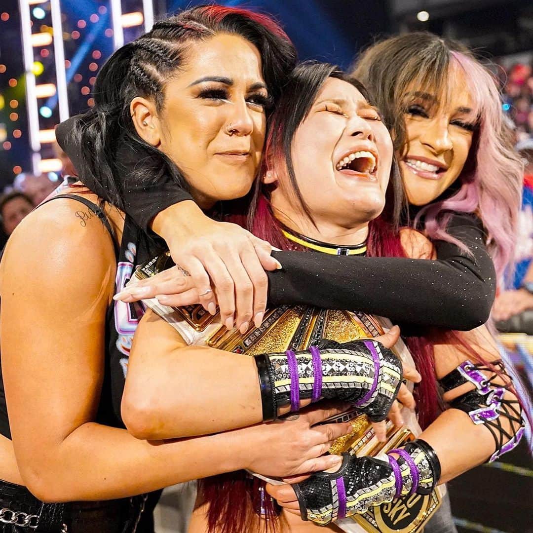 紫雷イオのインスタグラム：「“I love Damage CTRL” ❤️   With #Bayley by her side, #IYOSKY retained the #WWE Women’s Title at #WWEFastlane!」