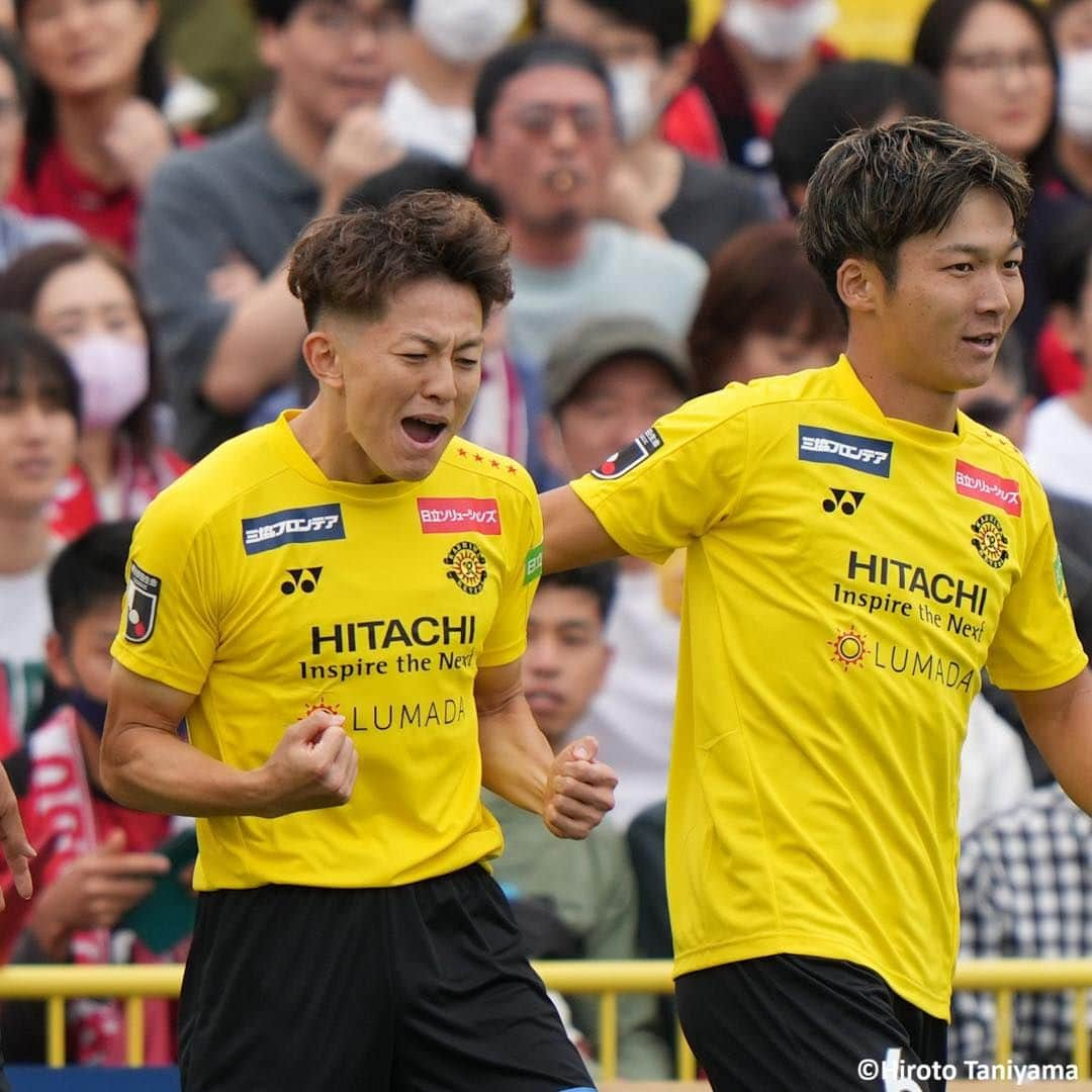 Goal Japanさんのインスタグラム写真 - (Goal JapanInstagram)「🟡 柏が11大会ぶりの #天皇杯 決勝進出！⚫️ #戸嶋祥郎、#片山瑛一 の得点で前半に2点をリードした #柏レイソル は、後半にも #細谷真大、#高嶺朋樹 が追加点を挙げて4-0でロアッソ熊本に完勝！優勝した第92回大会以来の決勝進出を決めた！(Photo: Hiroto Taniyama)  #soccer #football #jfa #emperorscup  #kashiwareysol #reysol #サッカー #フットボール #⚽️」10月8日 15時20分 - goaljapan