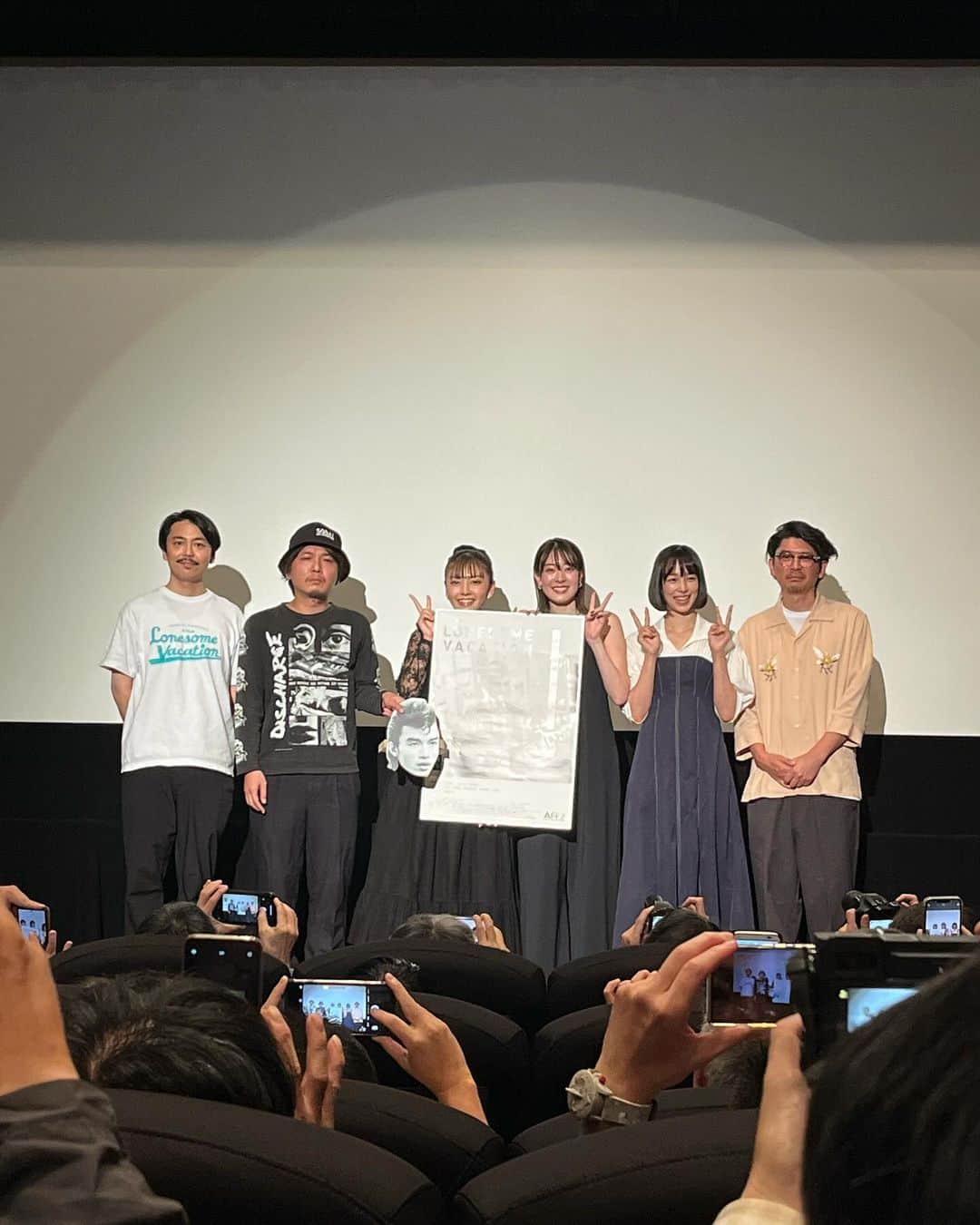 櫻井音乃のインスタグラム：「【LONESOME VACATION】 10月7日・初日舞台挨拶❤︎ 満席御礼🙇来てくれた方ありがとうございました！！ ・ 緊張しましたが、初めての経験ができました。ケイズシネマで上映されているのでぜひ足を運んでくれたら嬉しいです☺️ #lonesomevacation で感想などもいただけたらと❤︎❤︎」