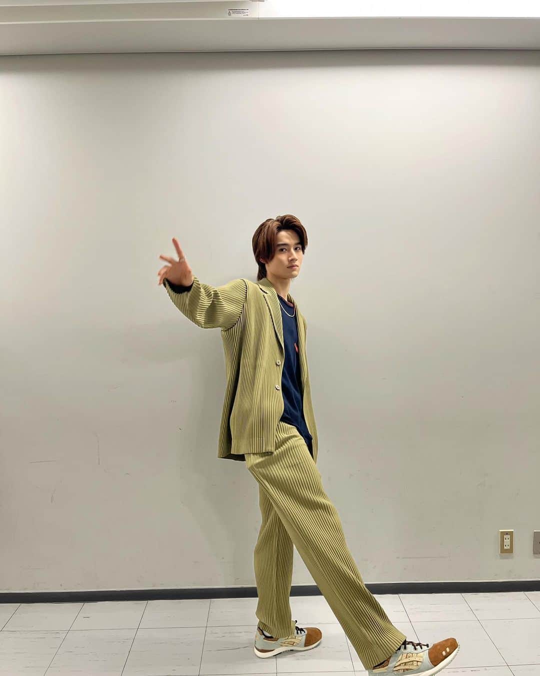 藤岡真威人さんのインスタグラム写真 - (藤岡真威人Instagram)「ちゃぱつー  ⚡︎ Setup @hommeplisse_isseymiyake   ⚡︎ Jewelry  @neonsign_nmw_r.c   ⚡︎ Shoes @asics_sportstyle_jp   #さんまのまんま」10月8日 19時00分 - maito_fujioka