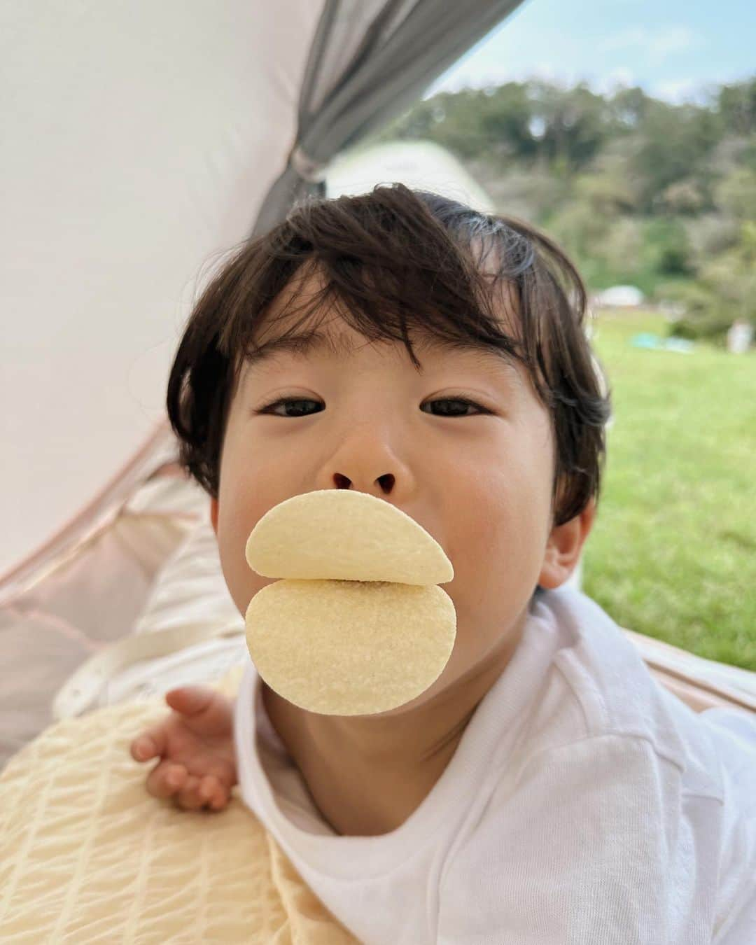 ちょびさんのインスタグラム写真 - (ちょびInstagram)「毎日毎日可愛くて面白くて愛おしい〜👦🏻🤍🤍色んな想いがぎゅっと詰まってる日々🍒✨ （カット前の伸び伸びの髪の毛🖤）  #すべてわたしの愛しい記憶」10月8日 15時40分 - kaoriririn15