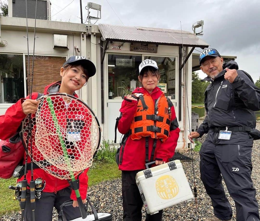 晴山由梨さんのインスタグラム写真 - (晴山由梨Instagram)「DYFCトラウトルアースクールin新潟県五頭  魚が元気で引き味抜群♡ 40cm以上の良型も連発し、子ども達も大盛り上がり😍  終わった後に「楽しかった」と言ってもらえたことが 何より嬉しかったです☺️ 参加者の皆さま、スタッフの皆さまお疲れさまでした🌸  #dyfc #釣り教室 #釣りスクール #daiwa」10月8日 17時05分 - hareyama_yuri