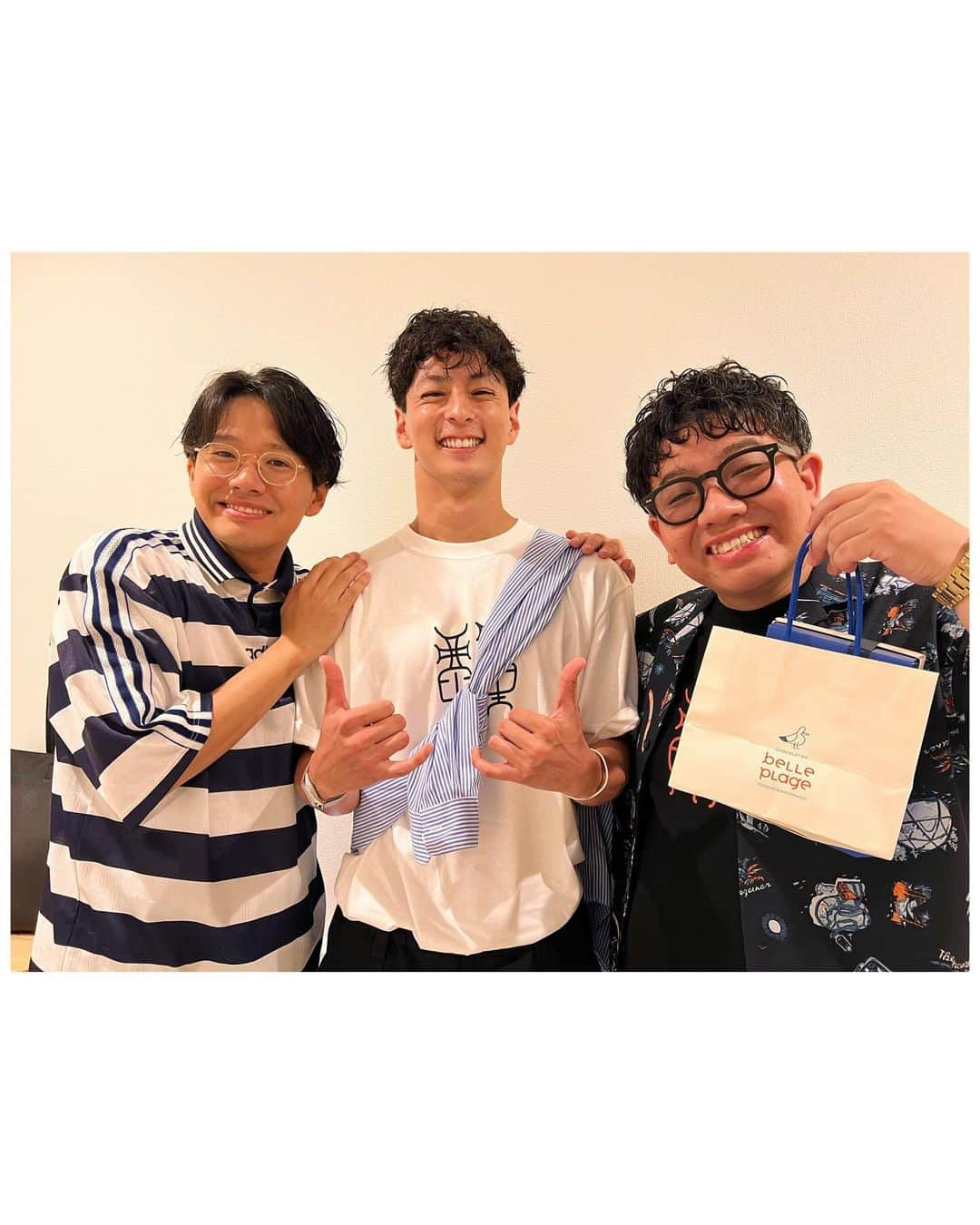 山口貴也のインスタグラム：「9月！ #ミキ #三木 #ミキ漫  今回もめちゃくちゃ笑いました！  深夜でんぱの話も聞けたし、Jrにも遭遇できて 最高でした！」