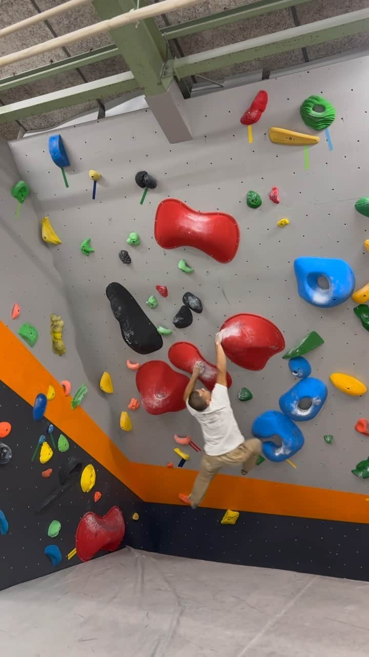 平山ユージのインスタグラム：「@basecamp_higashimurayama オープニングセッション🍻🌺🏝️🎉㊗️  Wall: Sea of dreams 130 Holds: @squadraholds  Grade: V7/1D Set: @masayoshi_shimane   #アイーン #東村山　#いっちょめいっちょめわーお #ベースキャンプ東村山　#10月5日 #リニューアルオープン　#neverstopexploring #tnfathletes #tnfjp #ザノースフェイス #higashimurayama #renewalopen #ベースキャンプ東村山 @basecamponlineshop  @basecamp.import  @bc_mgmt  @thenorthfacejp  @beal.official  @carbongrip  @climbskinspain  @urban_basecamp_shinbashi  @basecamp_tokyo_edogawabashi  @basecamp_tokyo_kinshicho」