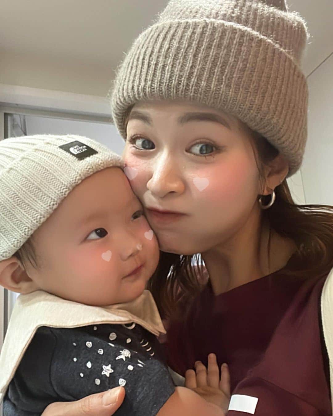 のインスタグラム：「. 急に涼しくなって ボクの秋服買いに行かなきゃねー👶🏻🍁🍠❣️ . 秋好き、冬よ、まだこないでね⛄️」