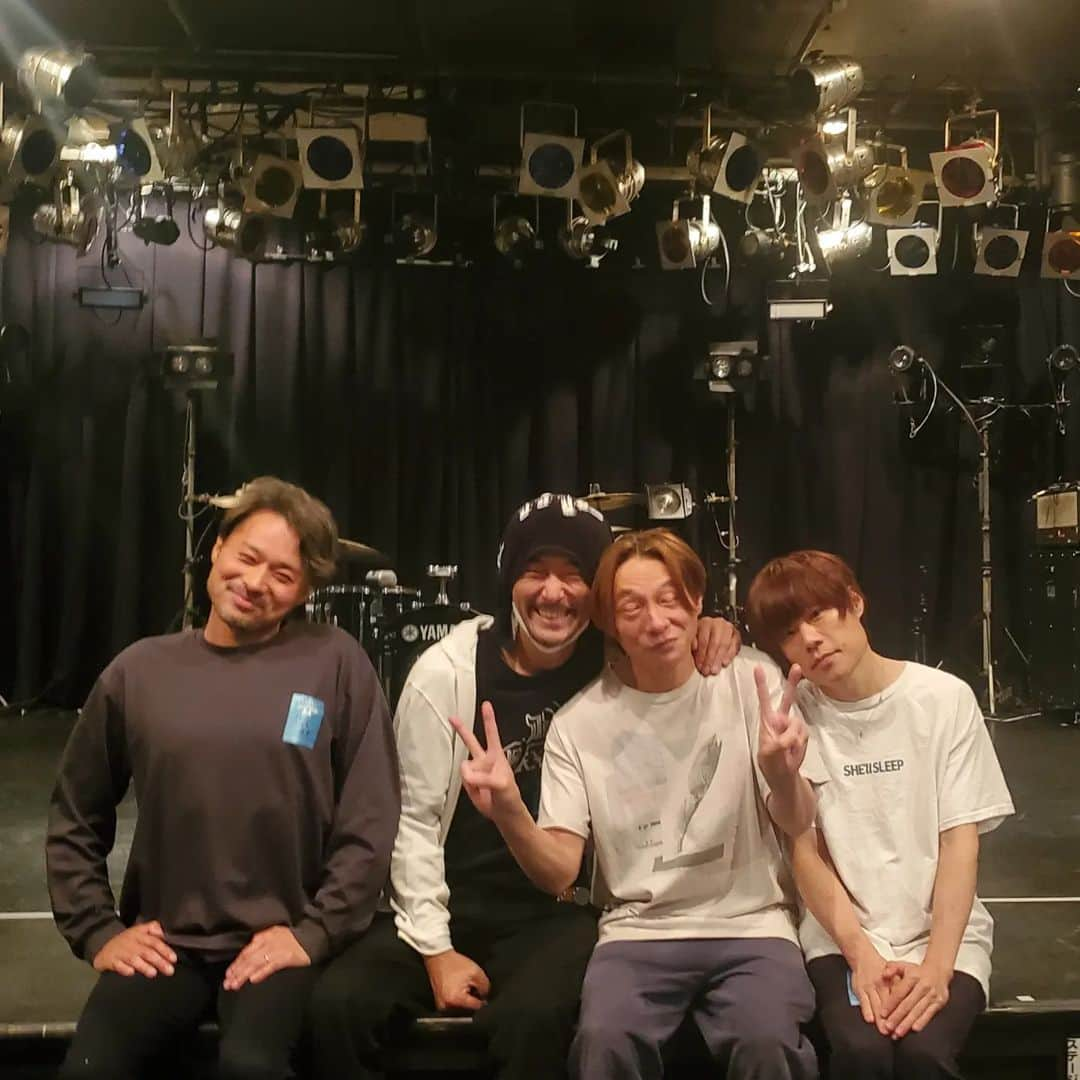 BUZZ THE BEARSのインスタグラム：「BUZZ THE BEARS Pre ⁡ ⁡『BROTHERHOOD』⁡ ⁡⁡ ⁡渋谷O-crest⁡ ⁡⁡ ⁡Northern19,SHE'll SLEEP⁡ ⁡ありがとう。⁡ ⁡⁡ ⁡Northern19は同期として一緒に張り合ってくれたし、SHE'll SLEEP⁡は歳が倍くらい離れてるのにホントにウマが合うやつら。⁡⁡ ⁡⁡ ⁡これからもずっとカッコイイ2バンドです。 ⁡⁡ ⁡本当にありがとう。⁡ ⁡⁡ ⁡O-crest、ムロさんお世話になりました。⁡ ⁡⁡ ⁡みんなもありがとう！⁡ ⁡⁡ ⁡」