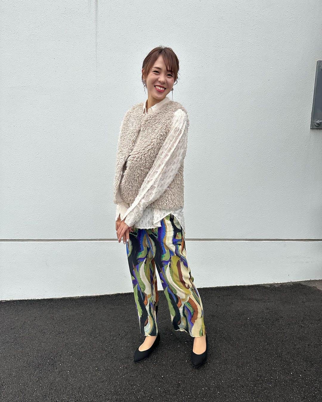 迫田さおりのインスタグラム：「・ KTS【ナマイキVoice】 ・ 衣装👗 @aquiagorakagoshima  ・ イヤリング💍 @cassiopeia_hi  ・ 最近シャツが欲しくて、でも袖丈が合うのがなかなかなかったんだけど…。 このシャツ袖の長さ最高じゃん😳✨ イヤリングはひとみちゃんのカシオペア♪嬉しい😆 ありがとうございました!」