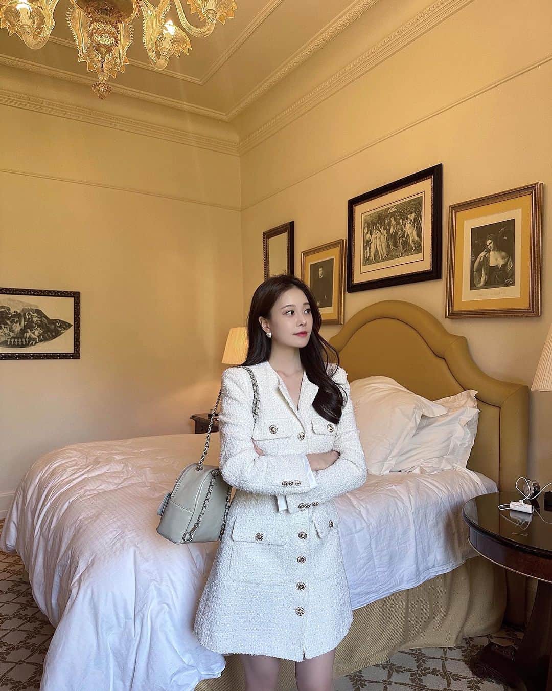 キム・ミニョンさんのインスタグラム写真 - (キム・ミニョンInstagram)「너무 아름다웠던 피렌체 호텔 💖 궁을 호텔로 개조했다고 하는데 정말 너모 예뻤어요😆」10月8日 16時13分 - minyoung_aori