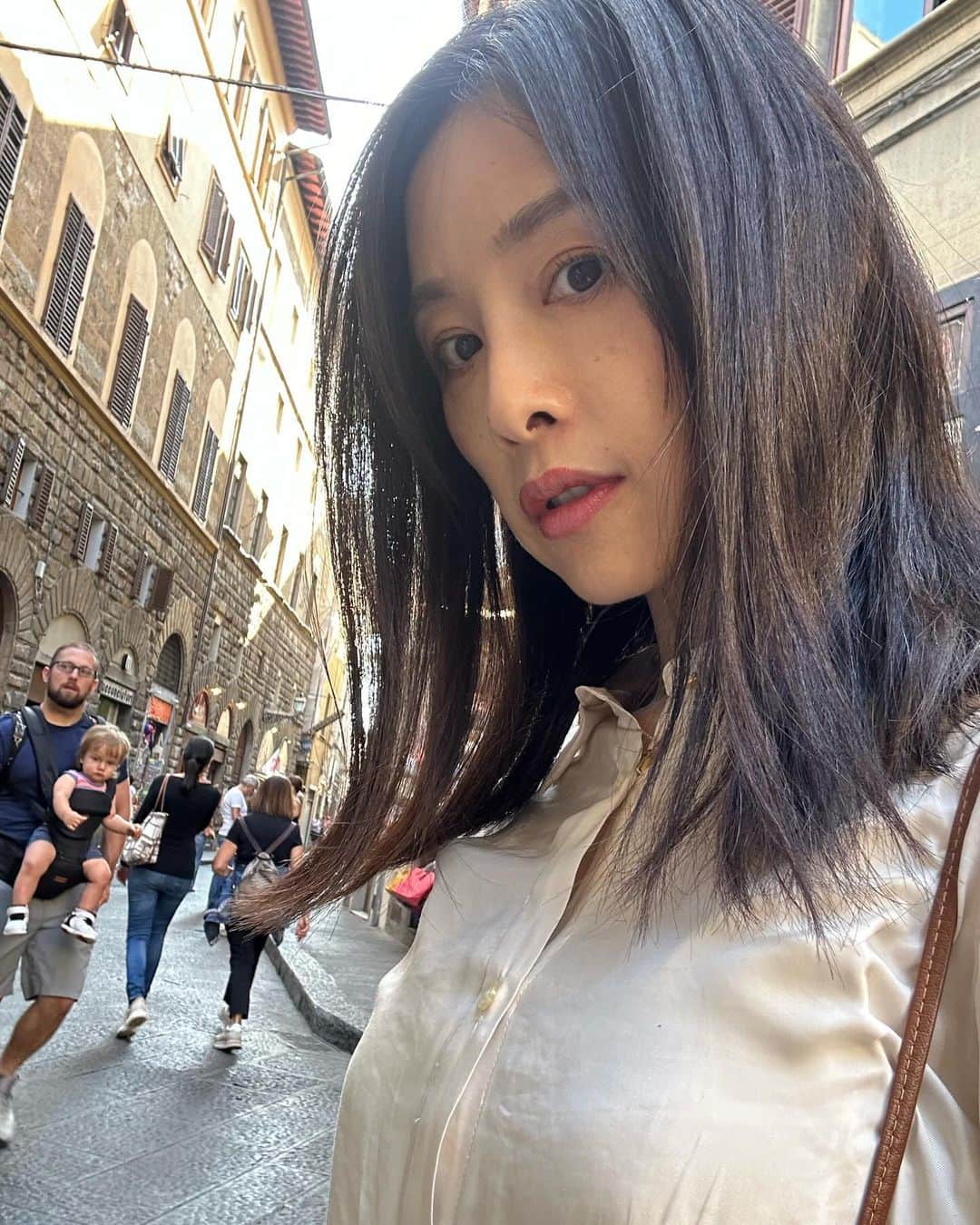 中岡由佳さんのインスタグラム写真 - (中岡由佳Instagram)「❇︎ ウフィッツィ美術館は天井も息を呑む美しさ。 どこまでもアートに包まれる贅沢な時間。 美術館を後にフィレンツェの町歩き。  #GalleriadegliUffiz #ウフィッツィ美術館 #Firenze #フィレンツェ #Italy #イタリア」10月8日 16時24分 - yuka_nakaoka
