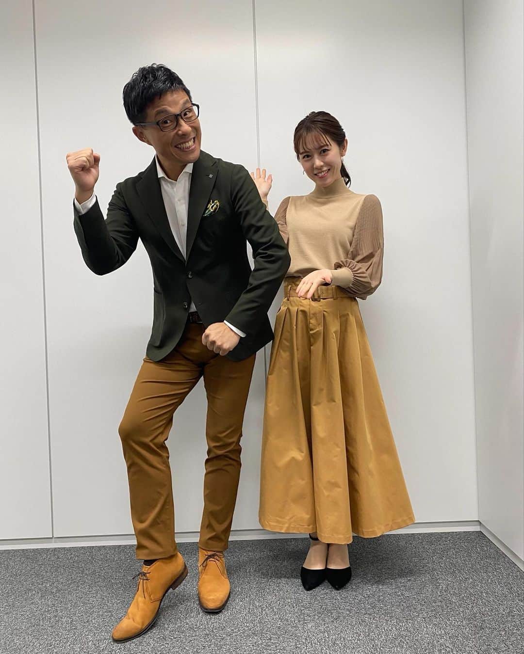 加藤愛のインスタグラム：「. #サンデードラゴンズ 今日の衣装のテーマは『栗🌰』だそうです！！ なんだと思う？と聞かれて2回目で当てました🫢🤭 (1回目はチョコモナカ)  そして来週の土曜日は若狭アナウンサーが走ります🏃🏻 ミニマラソン頑張ってきてください✊🏻✨✨ 何分映るか楽しみにしてます！笑 #オールスター感謝祭 #赤坂5丁目ミニマラソン #若狭敬一#アナウンサー」