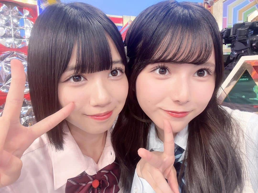 伊藤沙音のインスタグラム：「🧁🐰  今日はNTV「超無敵クラス」の放送でした！୨୧   見てくれた皆さんありがとうございました♡  私は初めてのテレビでドキドキでした🤭  見れなかった方もTVerで無料配信とhuluで配信されてるので是非見てください！  写真は大好きな先輩カイラちゃんと✌🏻️  #伊藤沙音 #シャノン  #高橋快空 ちゃん  #カイラ ちゃん #nicola #超無敵クラス#日本テレビ#初出演 #かまいたち さん #指原莉乃 さん」