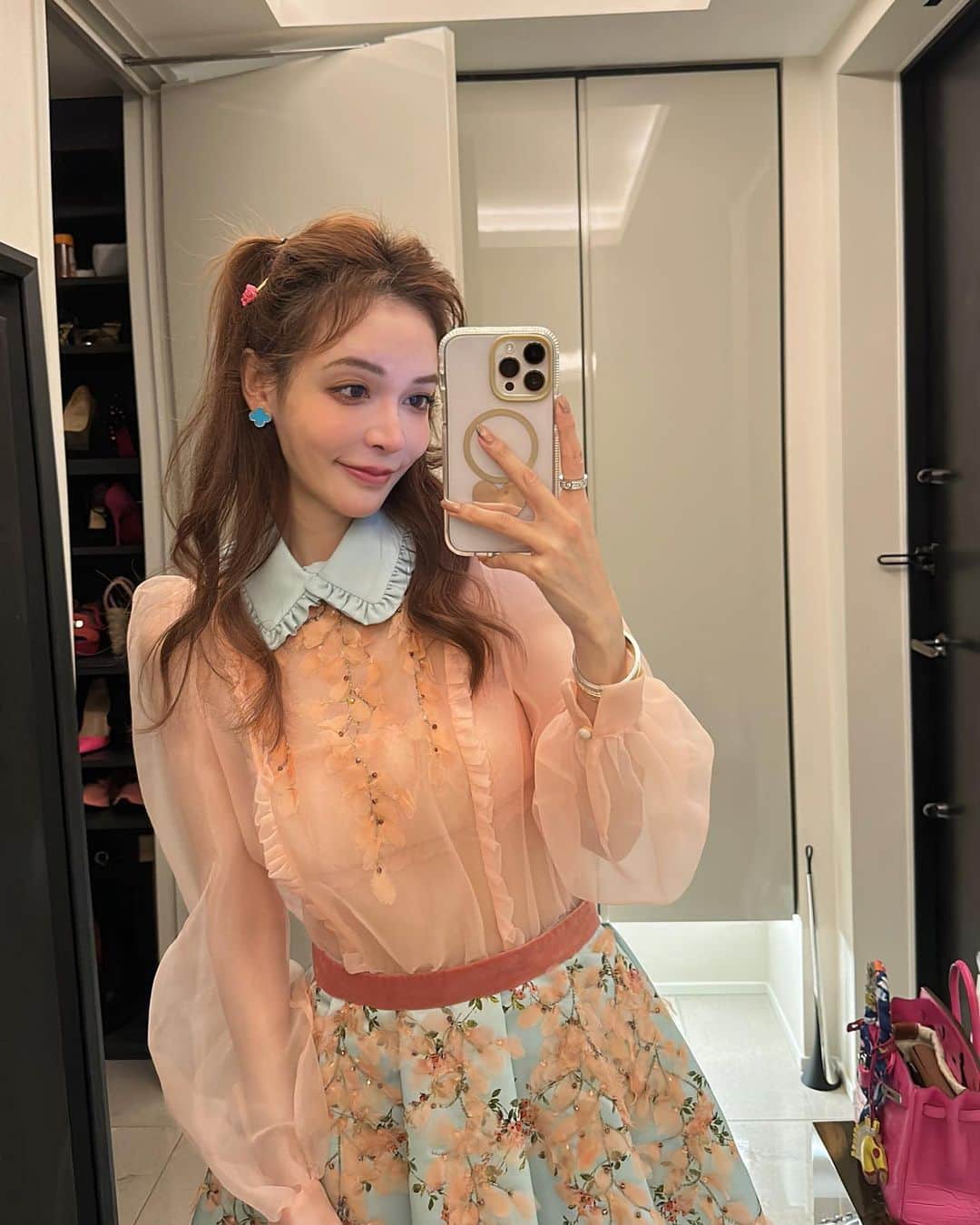 のインスタグラム：「👭」