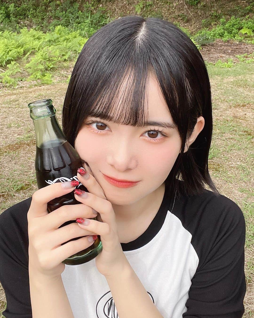 山﨑夢羽のインスタグラム：「. 炭酸飲めるようになったから コーラも飲めるようになったんだあ  #BEYOOOOONDS #山﨑夢羽 #コーラ #炭酸 #しゅーわしゅーわ」