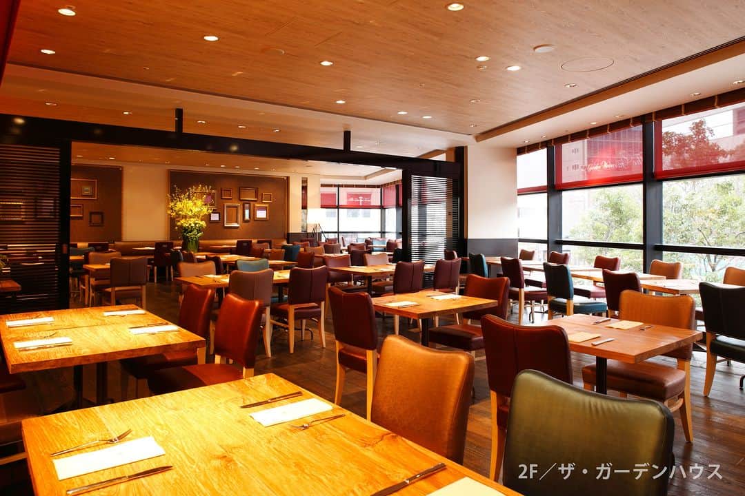 hotel nikko kanazawa ホテル日航金沢さんのインスタグラム写真 - (hotel nikko kanazawa ホテル日航金沢Instagram)「◆ ハイクオリティのサービスをご提供 ◆  ホテル館内には8つのレストランが存在し、 和食から洋食、お酒まで幅広くお楽しみいただけます。⁡ ⁡𓂃𓂃𓂃𓂃𓂃𓂃𓂃𓂃𓂃𓂃𓂃𓂃𓂃𓂃𓂃𓂃𓂃𓂃𓂃𓂃  30F／La PLAGE …ヨーロピアン・キュイジーヌ「ラ・プラージュ」  30F／Le Grand Chariot …スカイラウンジ「ル・グランシャリオ」  29F／ICHO …鉄板焼「銀杏」 ⁡⁡ ⁡29F／Toh-lee …中国料理「桃李」  29F／ …メインバー「夜間飛行」 ※現在休業中(一部臨時営業あり)  6F／BenKay …日本料理「弁慶」  2F／The Garden House …オールデイダイニング「ザ・ガーデンハウス」  1F／Fountain ...ロビーラウンジ＆ブティック「ファウンテン」⁡ ⁡⁡ ⁡𓂃𓂃𓂃𓂃𓂃𓂃𓂃𓂃𓂃𓂃𓂃𓂃𓂃𓂃𓂃𓂃𓂃𓂃𓂃𓂃  お客様の好みやご利用用途に合わせて⁡⁡ ⁡レストランをお選びください。」10月8日 16時33分 - hotelnikkokanazawa