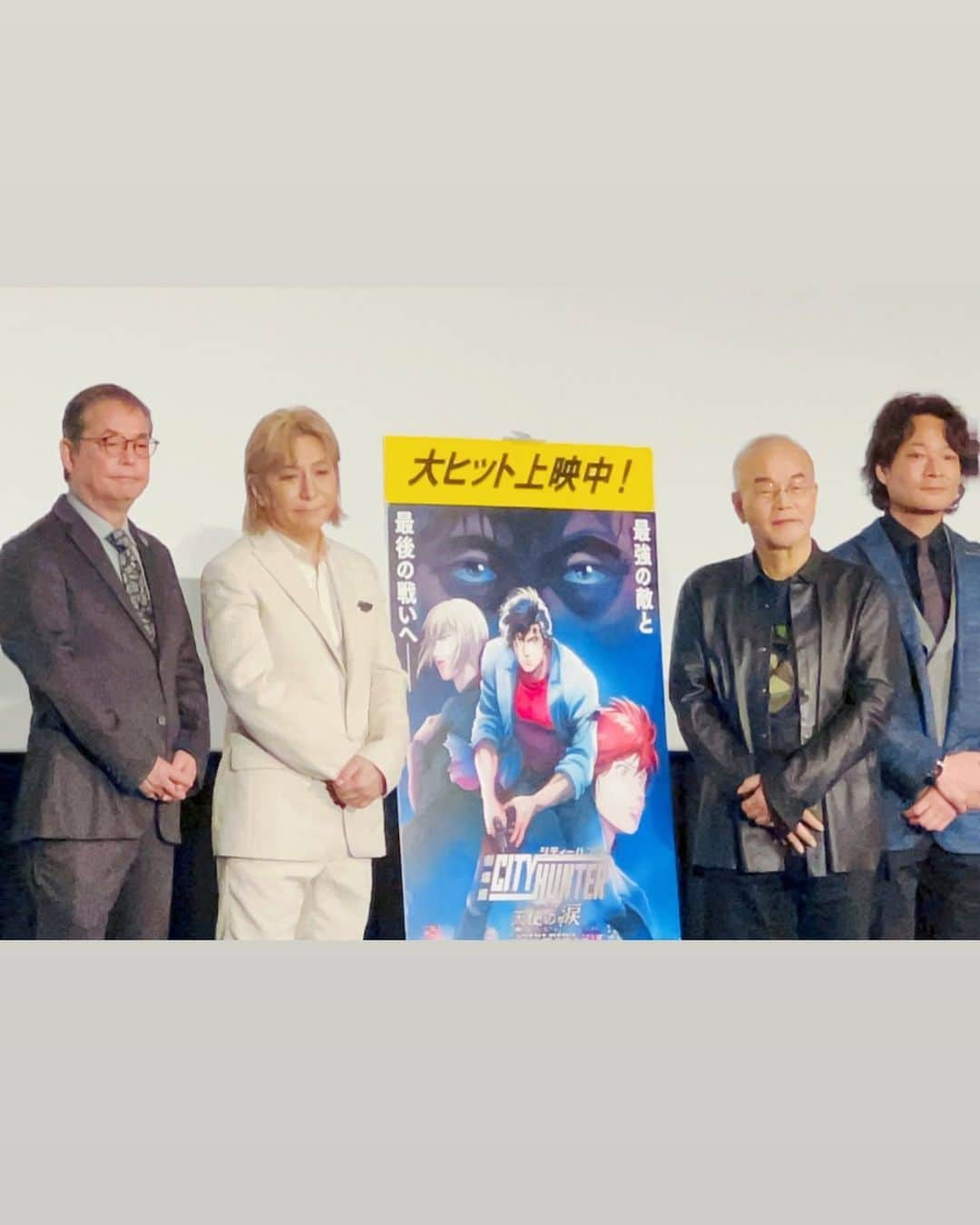 小室哲哉のインスタグラム：「舞台挨拶でマニアックな 音楽のお話しを🎧」