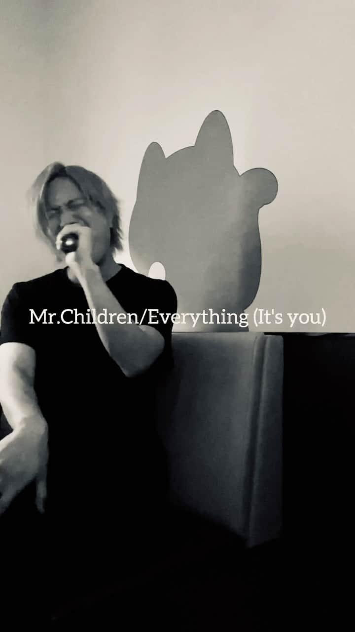 樋渡大輝のインスタグラム：「Mr.Children/Everything (It's you)  #ものまね #モノマネ #歌 #うたってみた  #ミスチル」