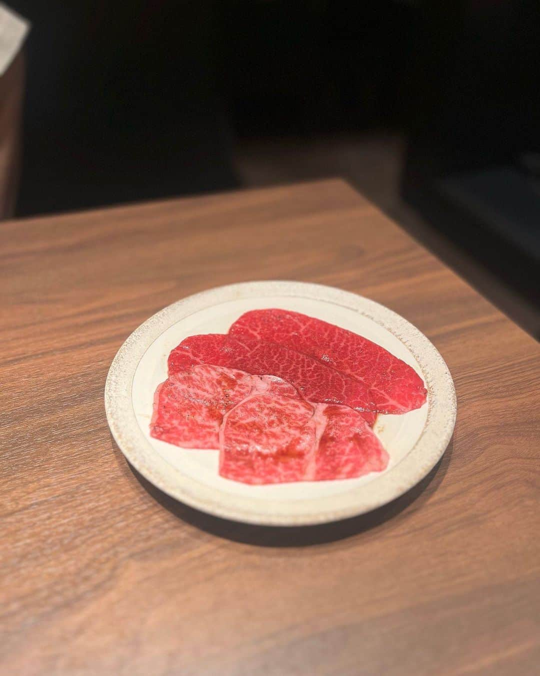 左伴彩佳さんのインスタグラム写真 - (左伴彩佳Instagram)「美味しかった焼肉🥩 　  📍【焼肉ホルモンうしごろ銀座店】 @ushigoro_hormon   　  今回はコースに。 ホルモンも柔らかくて食べやすいの🐮 〆のレモン冷麺もさっぱりで美味しすぎた🍋  　 　  #うしごろ　#焼肉ホルモンうしごろ銀座店  #pr #東京ディナー　#銀座ディナー」10月8日 16時30分 - hidaaya_729