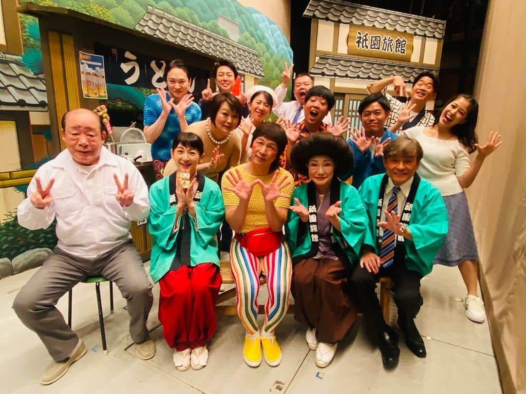 アキ（荒木良明）さんのインスタグラム写真 - (アキ（荒木良明）Instagram)「いよいよ始まります😄 「2023年 新喜劇まつり」 今日、チケット買えなかった方や劇場に来れなかった皆さま〜 オンライン配信でも楽しんでいただけると思いますので是非とも‼️  只今、京都からなんばグランド花月へ 今から思いっきり楽しむぞ🤣🤣🤣  よしっ  #よしもと新喜劇 #祭り #配信 #新喜劇アキ」10月8日 16時43分 - mizutamareppuaki