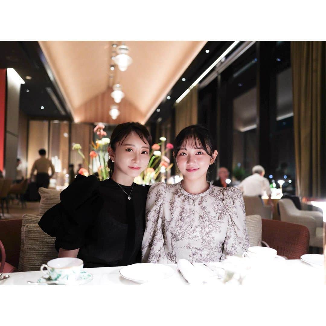 石井美保のインスタグラム：「With my lovely daughter.  娘の就職祝いを再びして頂きました。 娘が社会人になったら譲ろうと思って寝かせていた時計のオーバーホールと私のベルト交換(オーダー)を出す用事もついでに。ようやく好みが大人なものになってきたので、一緒に買い物に行く楽しみが増えました。」