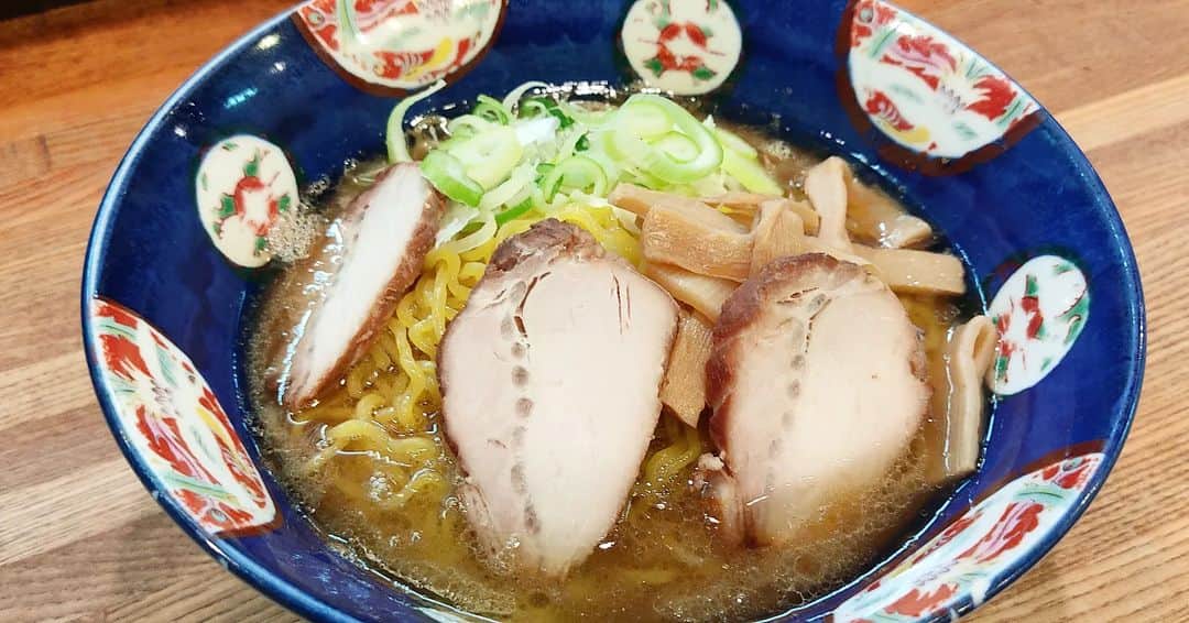 越中睦士のグルメインスタ