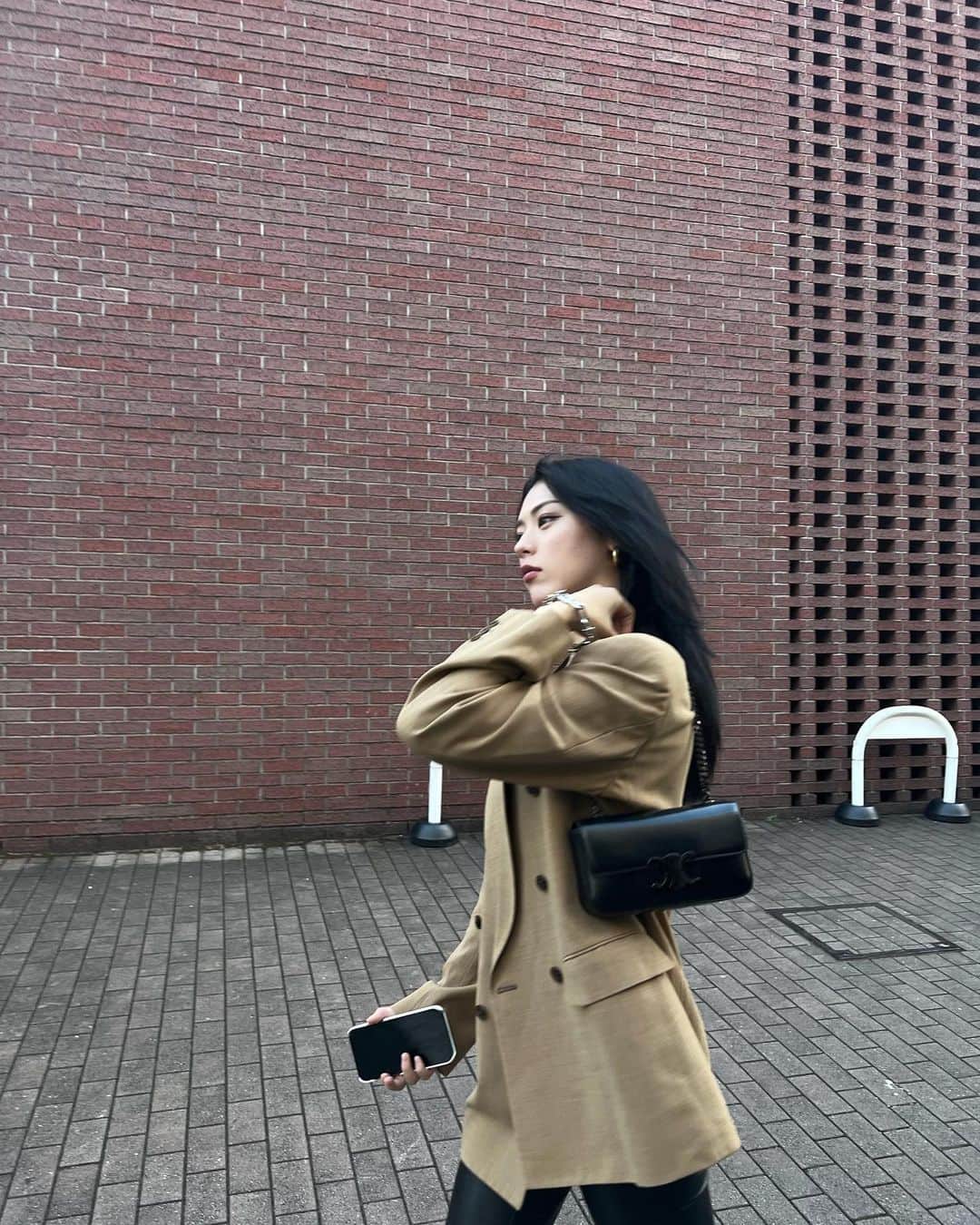 井手上漠のインスタグラム：「私はお揃いのマフラーでデートしたい派」
