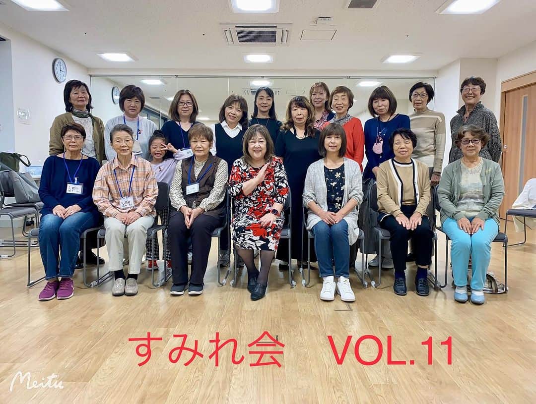 のインスタグラム：「調布「すみれ会」合唱指導11回目、姿勢が良くなり、声も出るようになってきました♪」