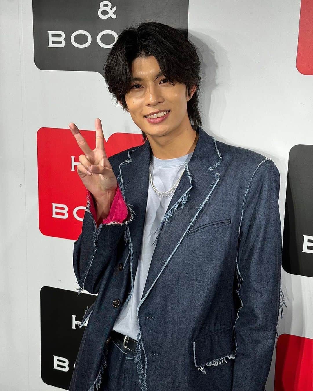 柊太朗さんのインスタグラム写真 - (柊太朗Instagram)「DVDイベントin東京 ありがとうございました！ ゆっくり皆さんとお喋り出来て嬉しかったです！ トークショーで沢山裏話やら最近の出来事とか沢山お話できて、みんなに聞いて貰えて嬉しかったー！  次は来週の土日で大阪、名古屋とおじゃましにいきます！ 待っててねー🐕‍🦺当日券とかもあるそうなので！！気軽に遊びに来てください！  衣装  1枚目▼ セットアップ：@sol___official スニーカー：@stealthstella @joyeux_press ネックレス：@hergo1985 @adonust  2枚目▼ ニット：@junokamoto_ パンツ：@nolnoofficial @the.pr_    #柊太朗  #hmv」10月8日 17時03分 - tar0tar0tar0shi