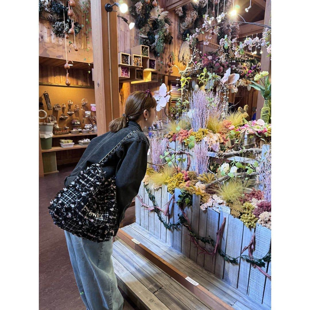 武村八重子さんのインスタグラム写真 - (武村八重子Instagram)「〜北海道旅行②〜 2日目の朝は雲海からスタート🙋‍♀️ 早起きして頑張った甲斐があって、美しい雲海見れました！そしてこの日は富良野へ移動🚗 . 途中、富田ファームと六花亭に寄って食べ歩き🤣 . #北海道旅行 #六花亭 #富田ファーム #星野リゾート #富良野」10月8日 17時05分 - piano_yae