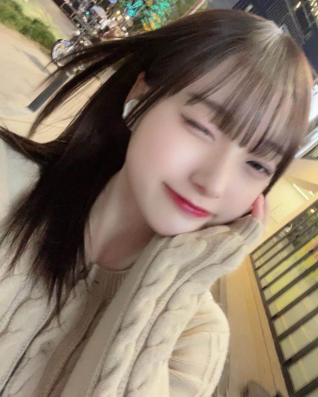 じゅんなさんのインスタグラム写真 - (じゅんなInstagram)「お姉ちゃんと麻辣湯食べに行った めっちゃ辛い🥹🥹 辛いの強くなったかもしれない 塾行って勉強したよ〜 来週からテストがいっぱいあるから 勉強三昧です✏️( ･ω･)📚  インスタ投稿全然出来てないから がんばる！！！写真いっぱい撮る！ どんな写真が見たいー？ 教えて‪〜(ᯅ̈ )‪(ᯅ̈ )   #韓国  #셀카」10月8日 17時13分 - junnadayoo