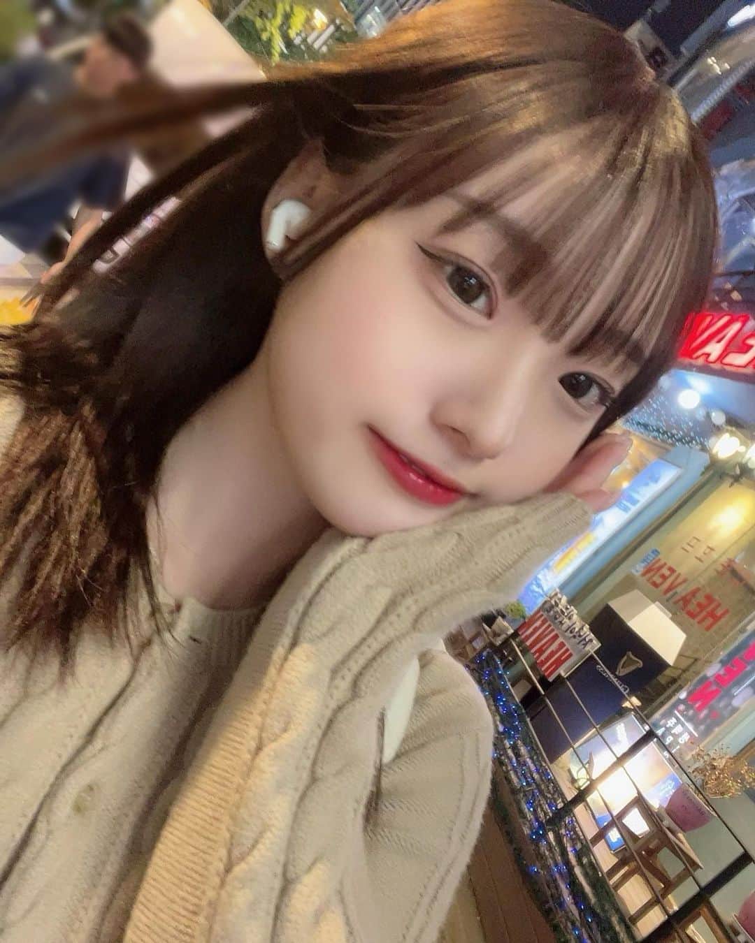 じゅんなさんのインスタグラム写真 - (じゅんなInstagram)「お姉ちゃんと麻辣湯食べに行った めっちゃ辛い🥹🥹 辛いの強くなったかもしれない 塾行って勉強したよ〜 来週からテストがいっぱいあるから 勉強三昧です✏️( ･ω･)📚  インスタ投稿全然出来てないから がんばる！！！写真いっぱい撮る！ どんな写真が見たいー？ 教えて‪〜(ᯅ̈ )‪(ᯅ̈ )   #韓国  #셀카」10月8日 17時13分 - junnadayoo