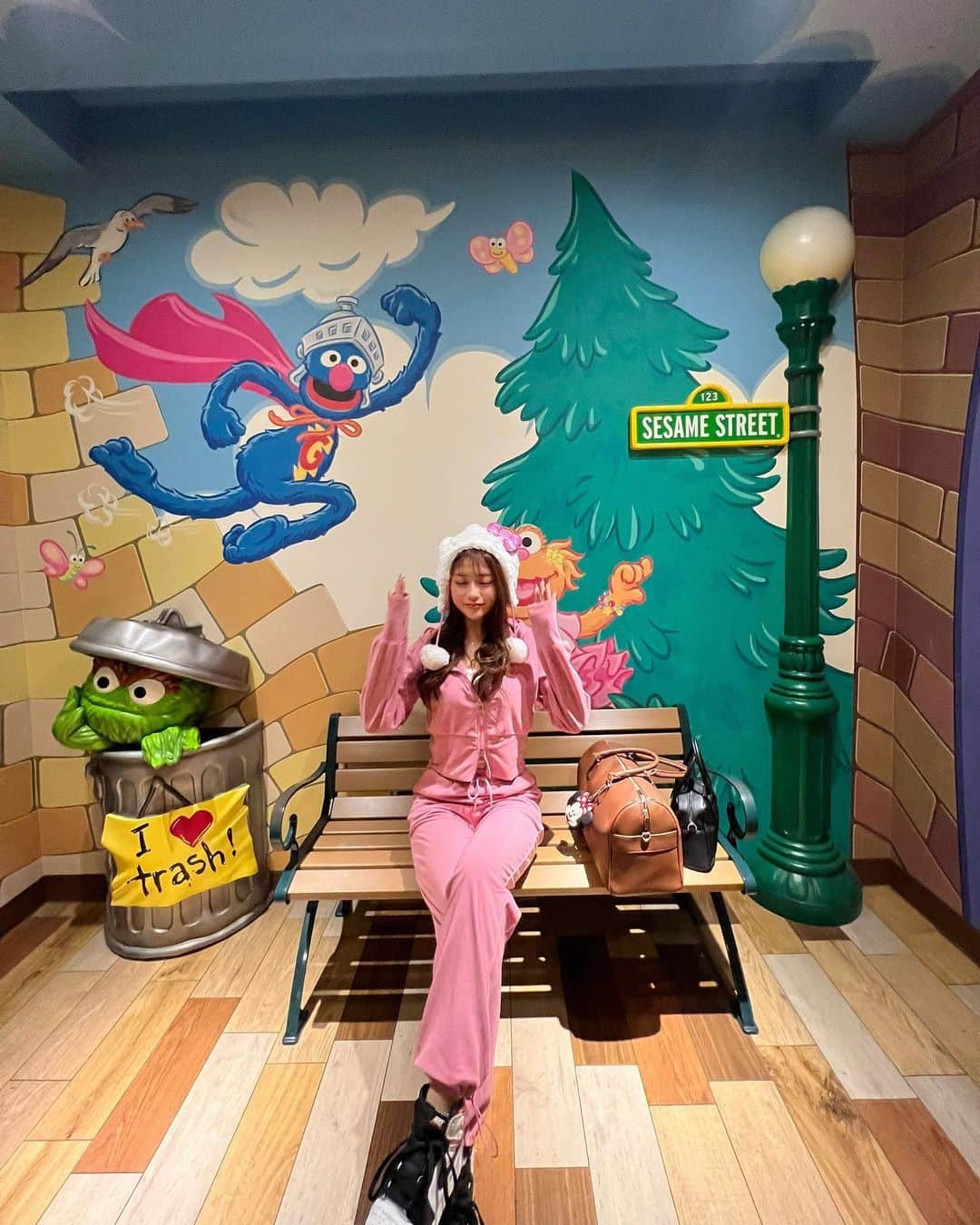 やしろななさんのインスタグラム写真 - (やしろななInstagram)「Kitty🎀💖 #ユニバ #ピンクコーデ」10月8日 21時00分 - 8467_0