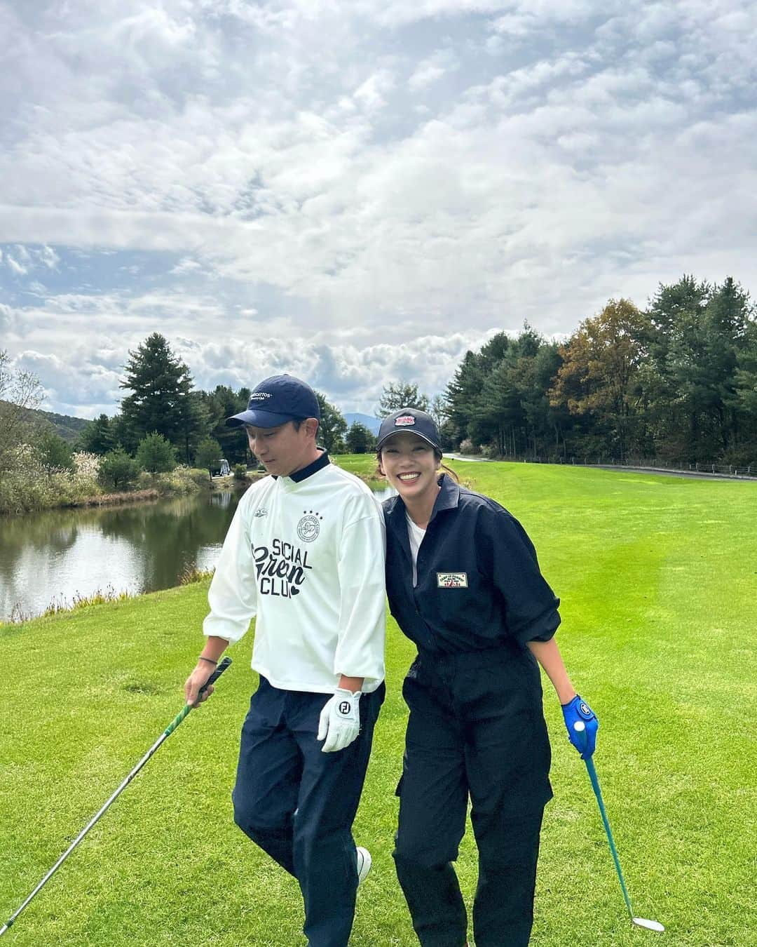 ソン・ダムビのインスタグラム：「너무 잘 치고 싶다😭😭🏌🏻‍♀️🏌🏻‍♀️ 괜찮아 즐거우니까🤞🏻🤞🏻❤️」