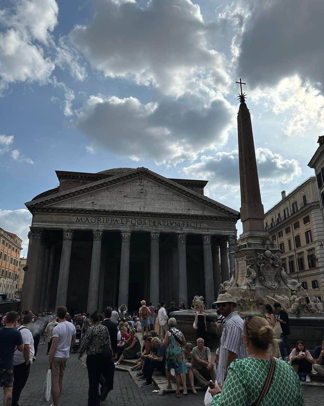 Yuika Matsuさんのインスタグラム写真 - (Yuika MatsuInstagram)「📍イタリア旅行 in Roma🇮🇹 　 念願の新婚旅行にやってきたーー！ 色々あって1年延期したけど…やっと😂 　 日本ではできなかった ヘアアレンジにスカーフを使ってみたり…♡ 　 オシャレするのも旅行の楽しみ🥴 　  1日目はローマの中心街を ぐるぐる周りました💫 　 初めてのイタリアだから テンション上りまくり 20時間近くのフライトの疲れも あまり感じず…笑  　 本当にテルミニ駅の 目の前のホテルにして正解だった✨ あまりにも便利！ 　  スペイン広場　　 ↓　徒歩9分 トレビの泉　 ↓ ナボーナ広場　　 ↓  徒歩4分 パンテオン広場 ↓  徒歩3分 聖イグナチオ・デ・ロヨラ教会 ↓ チルコマッシモ ↓  徒歩12分 ベネチア広場 ↓ 真実の口 　 また巡ったルートや時間 周りの美味しかったお店は別の投稿にまとめます🥐 　 10月だから肌寒いかなぁ？ と思って長袖ばっかり用意してきたけど 日中はめちゃくちゃ暑い🥵 朝晩だけ羽織があったらOKです❤️ 　　  ワンピース▷ @anuans.official  ピアス▷ @bride_me_wedding バッグ▷ @l4k3style_japan  　 　 #旅行#海外旅行 #rome#fontanaditrevi  #trevifountain」10月8日 17時22分 - yuika00802