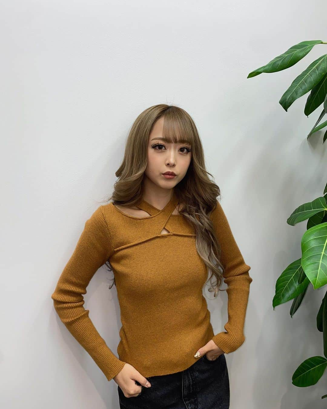 大木美里亜（みりちゃむ）のインスタグラム：「なんかいきなり秋になったね🍁  昼間暖かくて朝夜寒いから服装困るっ」