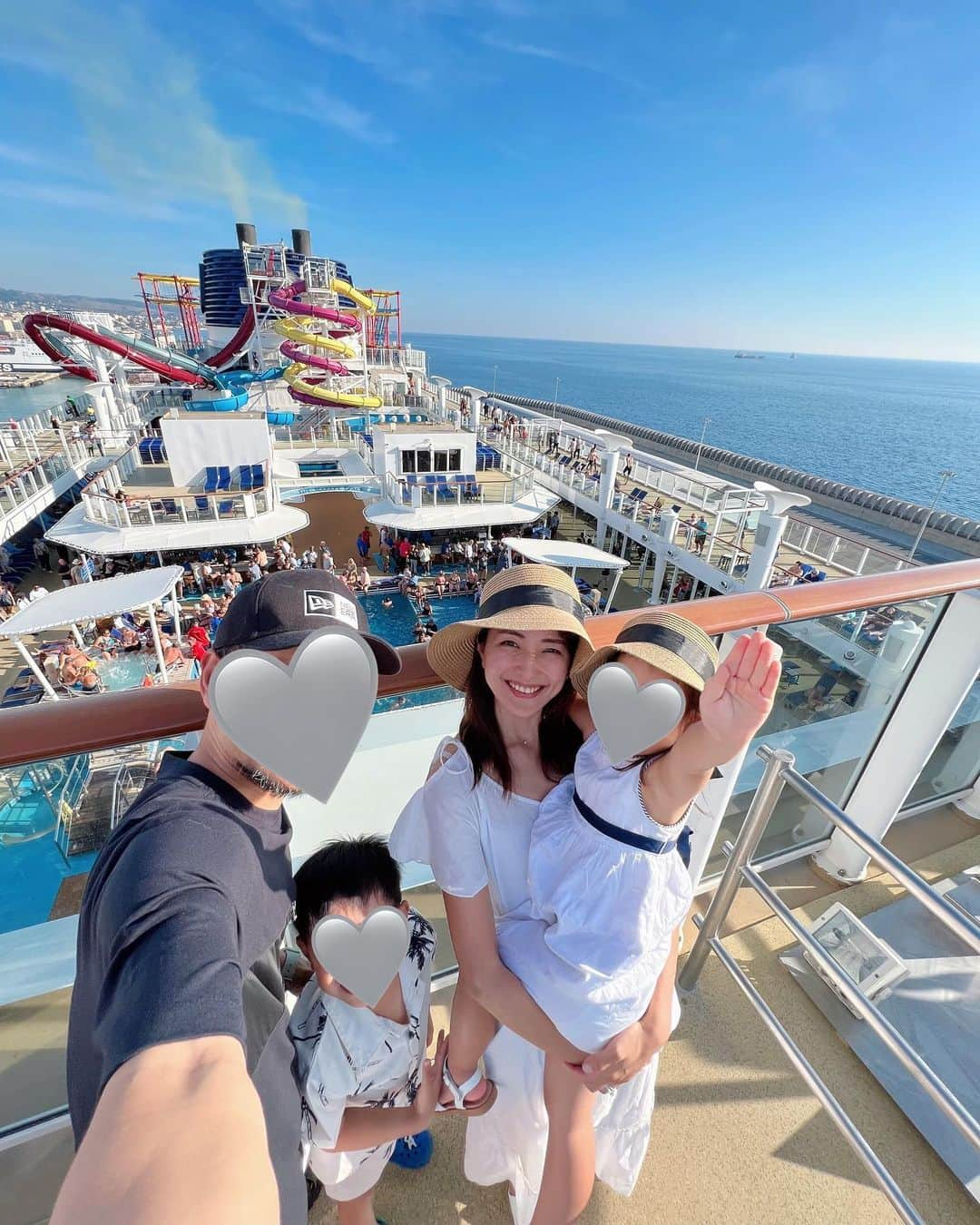 Remiさんのインスタグラム写真 - (RemiInstagram)「our Europe voyage's begun🛳🇬🇷🇮🇹 世界一周旅、2つ目のクルーズに乗船しています🌊 ローマ発着ギリシャ諸島とイタリア周遊10日間クルーズ！  ノルウェージャン @norwegiancruiseline の大きなウォータースライダーが特徴のカジュアルクルーズで、フリースタイルの優雅な船旅を満喫中🥂  毎日映画の世界のような島々を巡っています🥹💕  昨日のインスタライブでもお伝えしましたが、旅のvlogは　@hh.channel2023 で毎日更新中✈️🎬  ------------ 📍#Rome #Italy #🇮🇹 ⚓️Norwagian @norwegiancruiseline  🛳Breakaway 🗓 2023.10.3-13  #クルーズ旅 #ローマ #イタリア旅行 #海外クルーズ #ノルウェージャン #ヨーロッパクルーズ #地中海クルーズ #エーゲ海クルーズ #ローマ発着クルーズ #子連れクルーズ #子連れ旅行 #子連れ世界一周 #世界一周中 #世界一周旅行 #worldroundtrip #norwegian #norwegiancruiseline #norwegianbreakaway #cruise #cruiselife #familycruise #remi_world2023」10月8日 17時23分 - remi_912