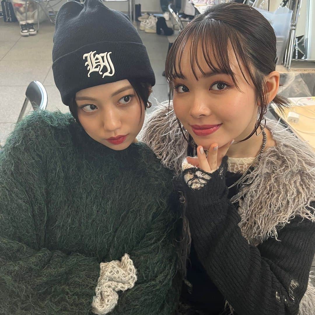 Seventeenさんのインスタグラム写真 - (SeventeenInstagram)「みのじゅり💚🖤 何枚目がすき？😎  #RakutenGirlsAward2023AUTUMNWINTER #ガルアワ  #イベント #Seventeen #セブンティーン  #セブンティーンモデル #STモデル #STモ #jk #jc  #可愛い女の子 #オフショット #舞台裏 #平美乃理  #大友樹乃」10月8日 17時30分 - seventeenjp_mag