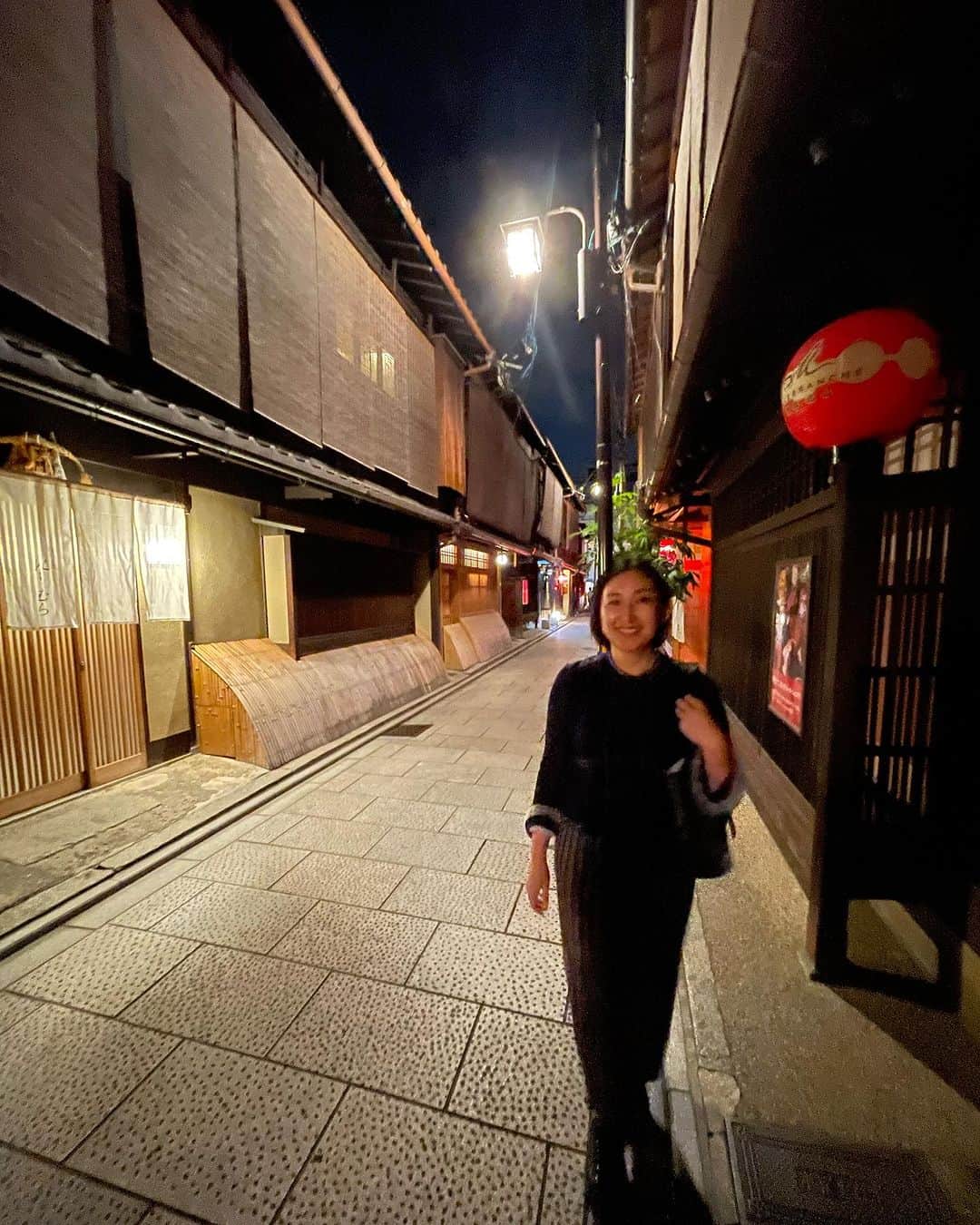 白木夏子のインスタグラム：「祇園。たまたま人が写ってない写真だけど昼も夜も、京都は観光客でいっぱい！！！」