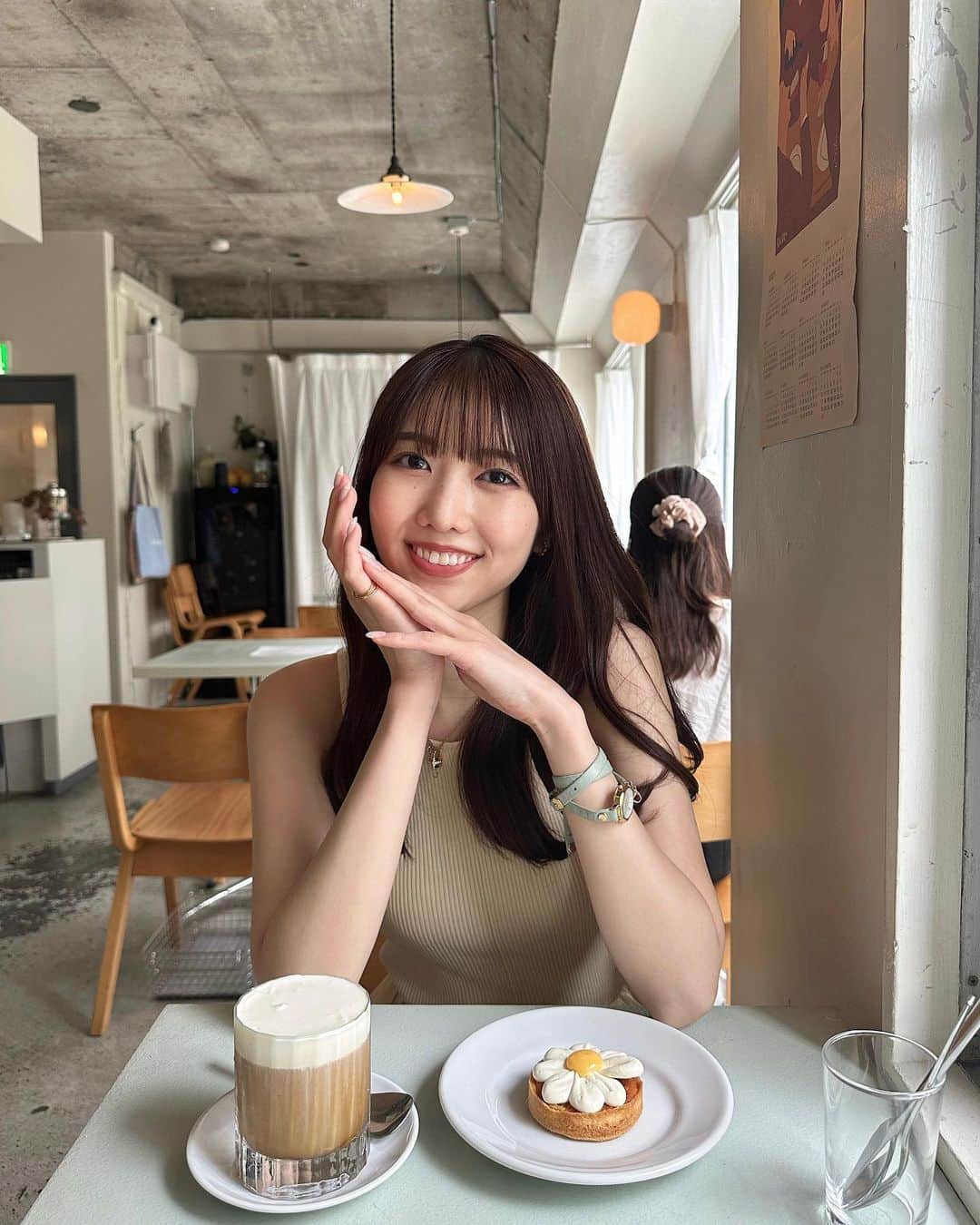 のインスタグラム：「久しぶりに可愛いカフェに行ってきた...🌼🪿🥣♡!」