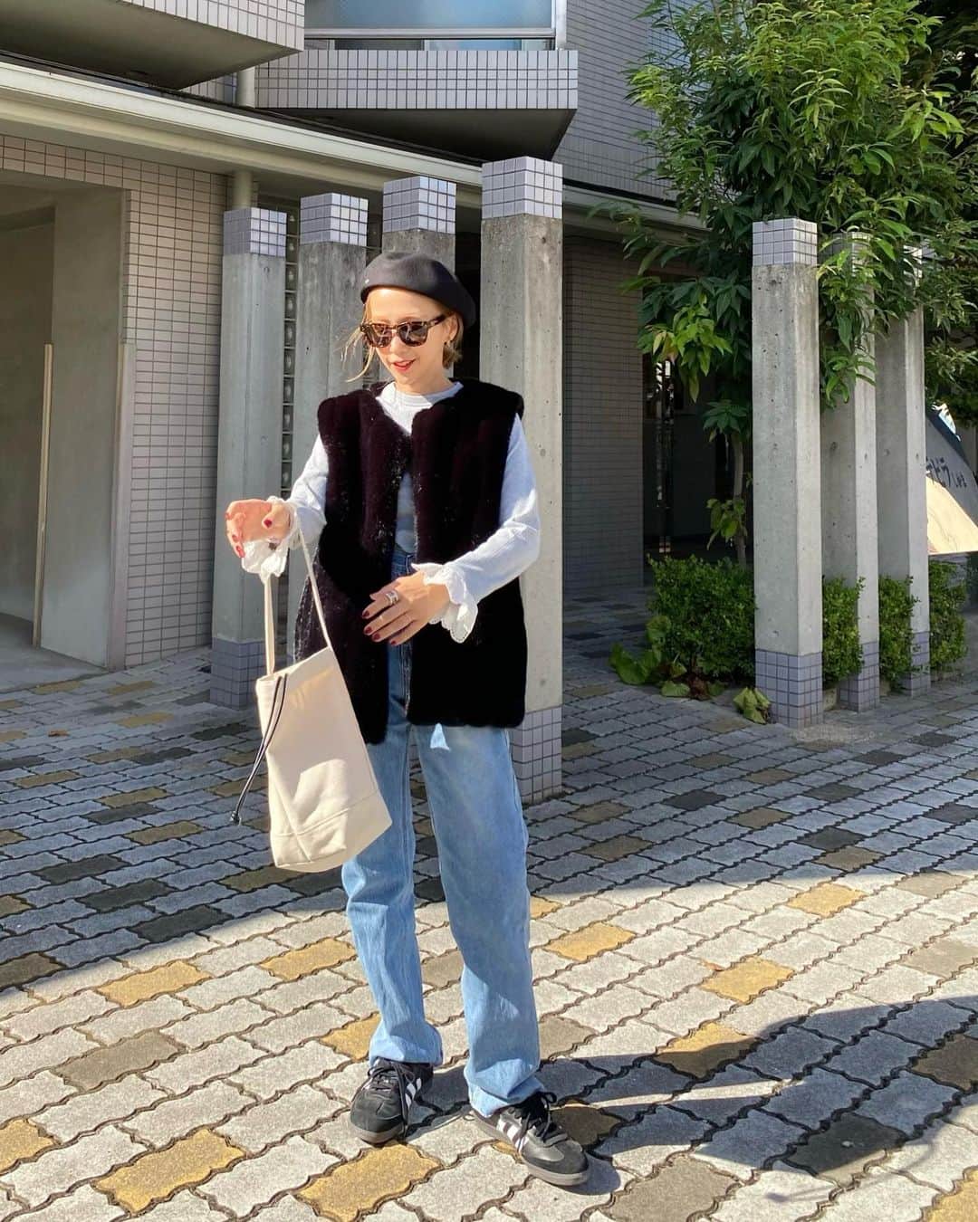 のインスタグラム：「😎🖤🫰」