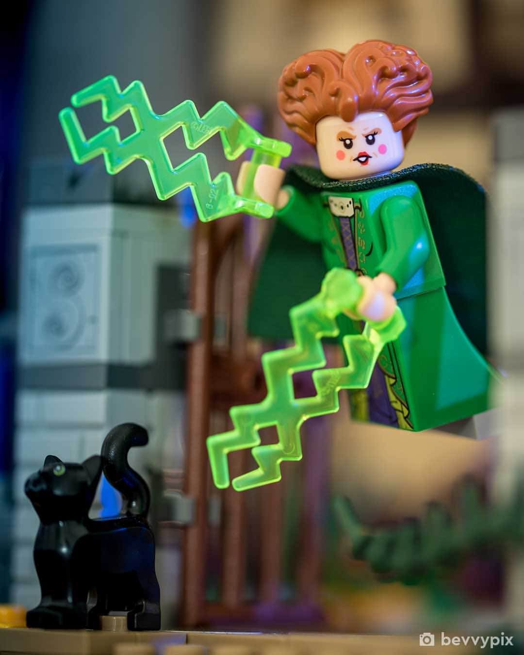 LEGOさんのインスタグラム写真 - (LEGOInstagram)「Hocus pocus, our favorite witches in focus!   📸 @bevvypix from @StuckinPlastic, @the_aphol and @archiminibricks from @BrickCentral & @by_a.n.n.a from @StuckinPlastic  #LEGO #AFOL #ToyPhotography」10月8日 23時01分 - lego