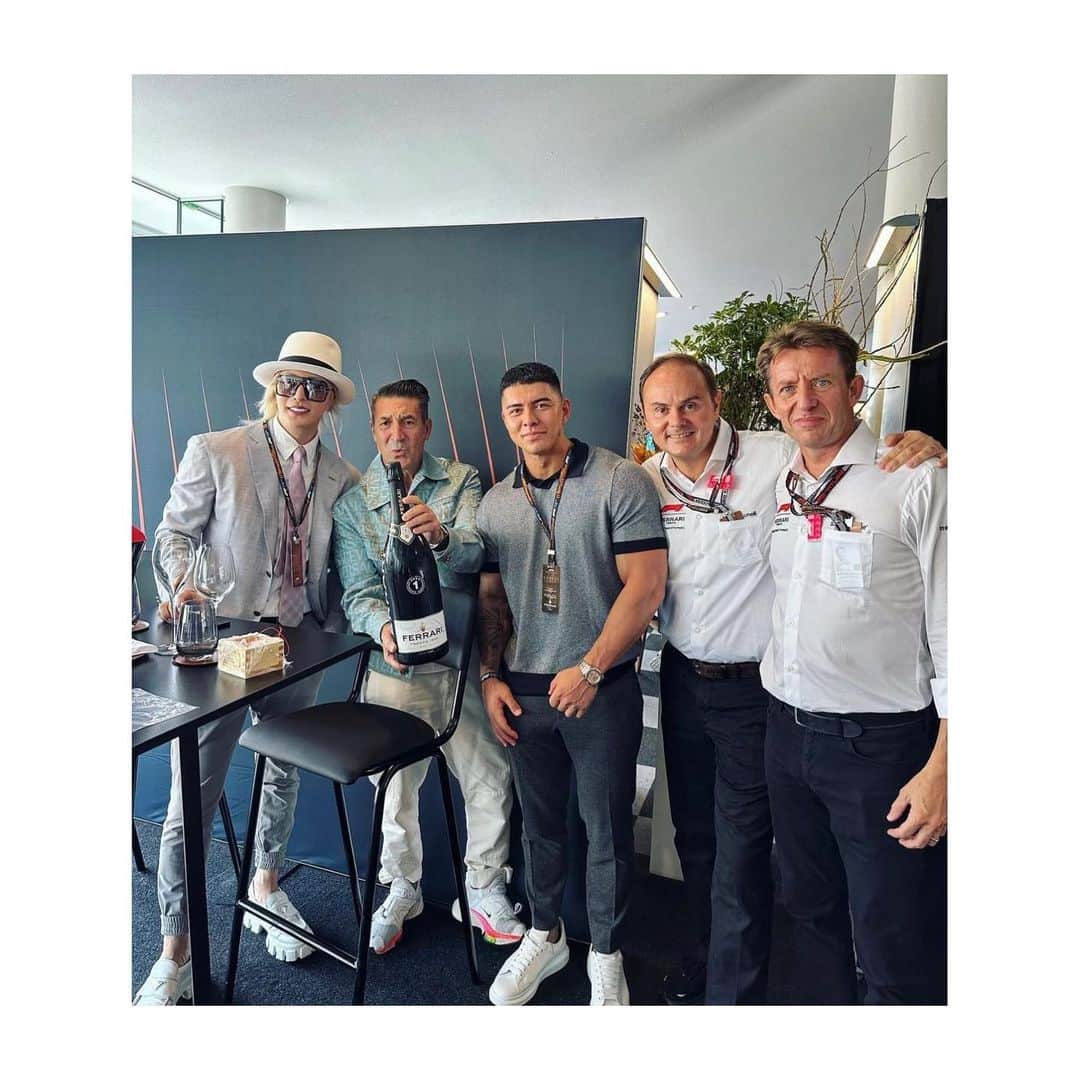 ROLANDさんのインスタグラム写真 - (ROLANDInstagram)「- - 初の鈴鹿！ 俺の成長スピードと同じぐらい早かったぜ。  I enjoyed Formula One.  Good memory.🏎️  You know I'm a top runner as a host. Which do you think is faster, them or me? - #F1 #初参戦」10月8日 17時43分 - roland_0fficial