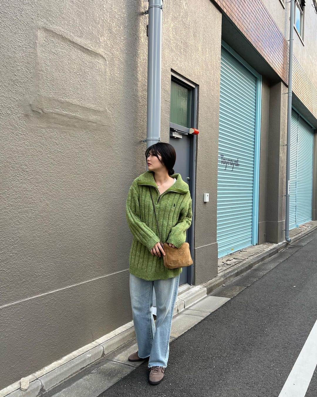 ちゃきさんのインスタグラム写真 - (ちゃきInstagram)「秋のグリーンコーデ！ ⁡ ⁡ アメカジ好きさんに推したい 刺繍のワンポイントニット！  @publux_official ˊˎ˗ ⁡ うでまわりや肩幅が気にならない オーバーサイズ感が好き✊🏻♡ 冬になったら…タートルネックとか！ 着込みアレンジを楽しみたいな〜 ⁡ ⁡ ※ zozotownでタイムセール中‼︎ #publux #パブリュクス #uspoloassn #ハーフジップニット #zozotown #zozotown購入品 #uniqlo #zara #PR」10月8日 17時36分 - __nmsk13