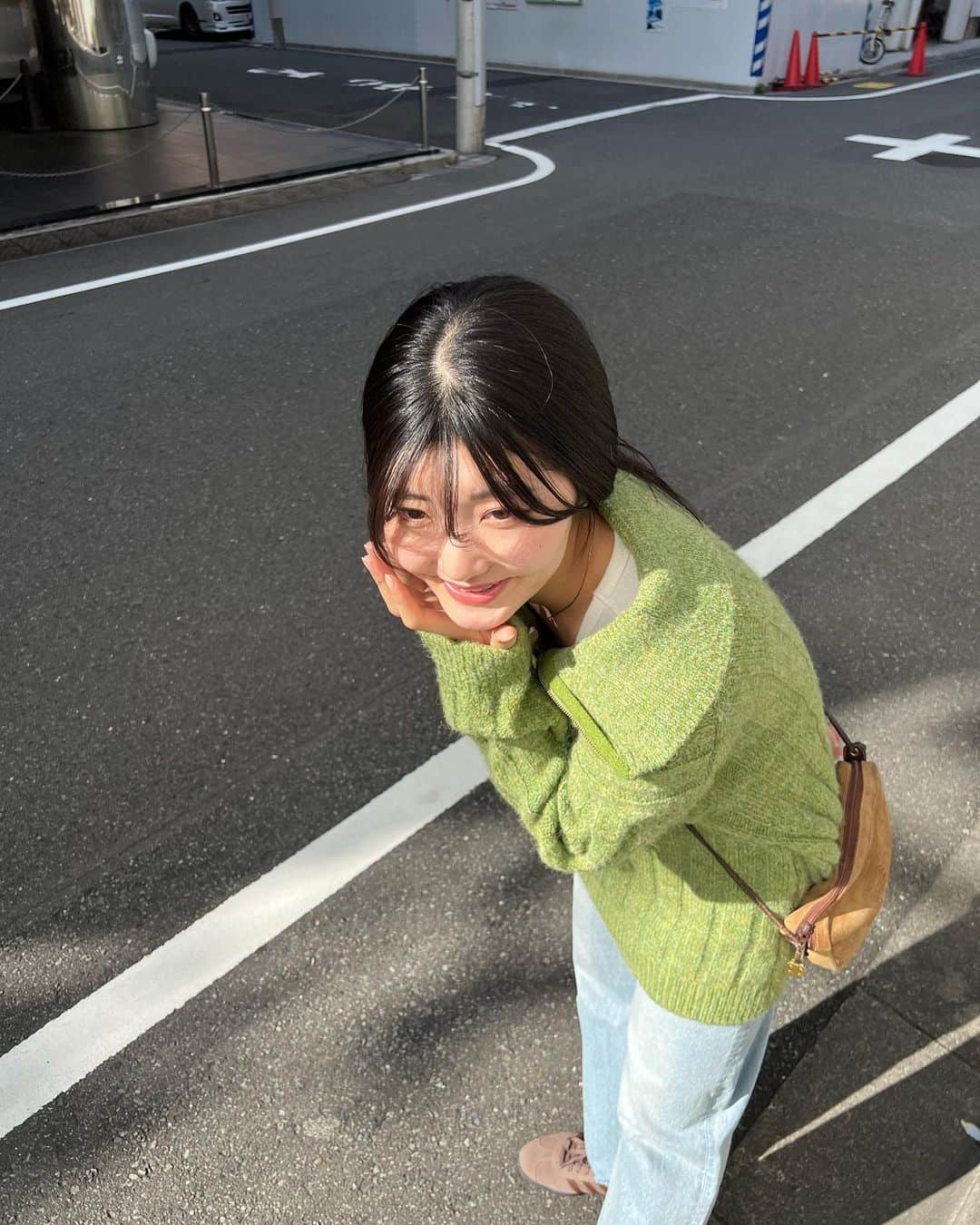 ちゃきさんのインスタグラム写真 - (ちゃきInstagram)「秋のグリーンコーデ！ ⁡ ⁡ アメカジ好きさんに推したい 刺繍のワンポイントニット！  @publux_official ˊˎ˗ ⁡ うでまわりや肩幅が気にならない オーバーサイズ感が好き✊🏻♡ 冬になったら…タートルネックとか！ 着込みアレンジを楽しみたいな〜 ⁡ ⁡ ※ zozotownでタイムセール中‼︎ #publux #パブリュクス #uspoloassn #ハーフジップニット #zozotown #zozotown購入品 #uniqlo #zara #PR」10月8日 17時36分 - __nmsk13