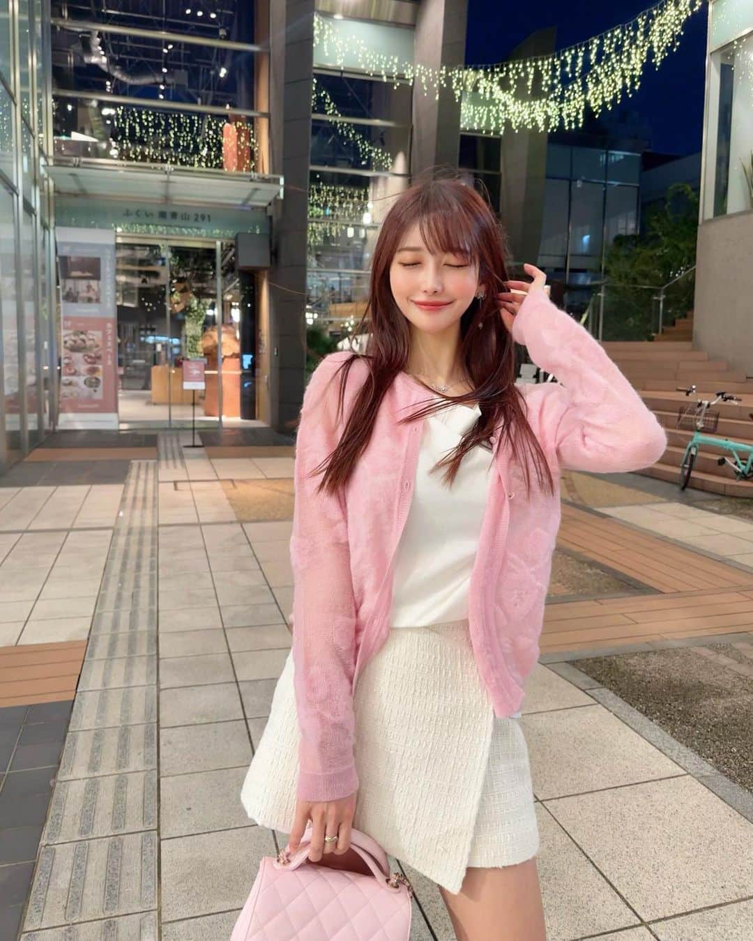 MAYUさんのインスタグラム写真 - (MAYUInstagram)「. 🌸🌷💐🤍 . 涼しくて風が心地よかったな〜 やっと秋服たくさん着れる気温になってきた☺️✨ . アイボリーのロングブーツが欲しくて色々探してたら とっても気に入ったものに出会えた🤍 @sergiorossi  今年たくさん履き倒したい😆✊🏻✨ . 3連休はみんな何するの？🥰🌷 . . #ootd#fashion#fashionstyle#maxmara#chanel#sergiorossi#japan#japanesegirl#マックスマーラ#セルジオロッシ#ロングブーツ」10月8日 17時38分 - mayu.kina_golf