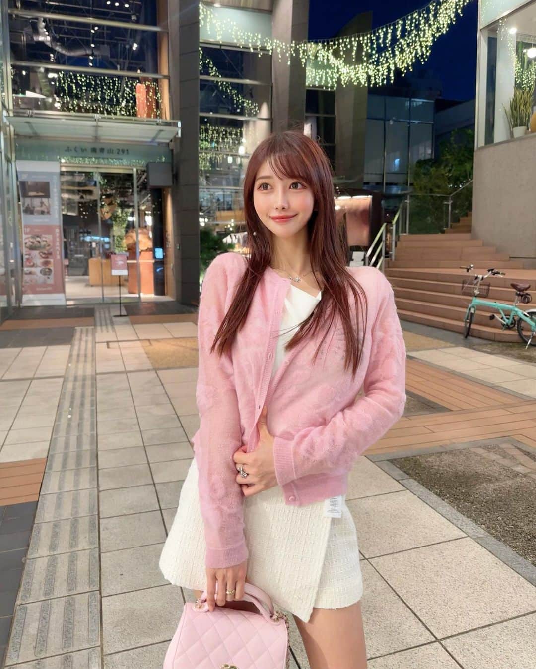 MAYUさんのインスタグラム写真 - (MAYUInstagram)「. 🌸🌷💐🤍 . 涼しくて風が心地よかったな〜 やっと秋服たくさん着れる気温になってきた☺️✨ . アイボリーのロングブーツが欲しくて色々探してたら とっても気に入ったものに出会えた🤍 @sergiorossi  今年たくさん履き倒したい😆✊🏻✨ . 3連休はみんな何するの？🥰🌷 . . #ootd#fashion#fashionstyle#maxmara#chanel#sergiorossi#japan#japanesegirl#マックスマーラ#セルジオロッシ#ロングブーツ」10月8日 17時38分 - mayu.kina_golf