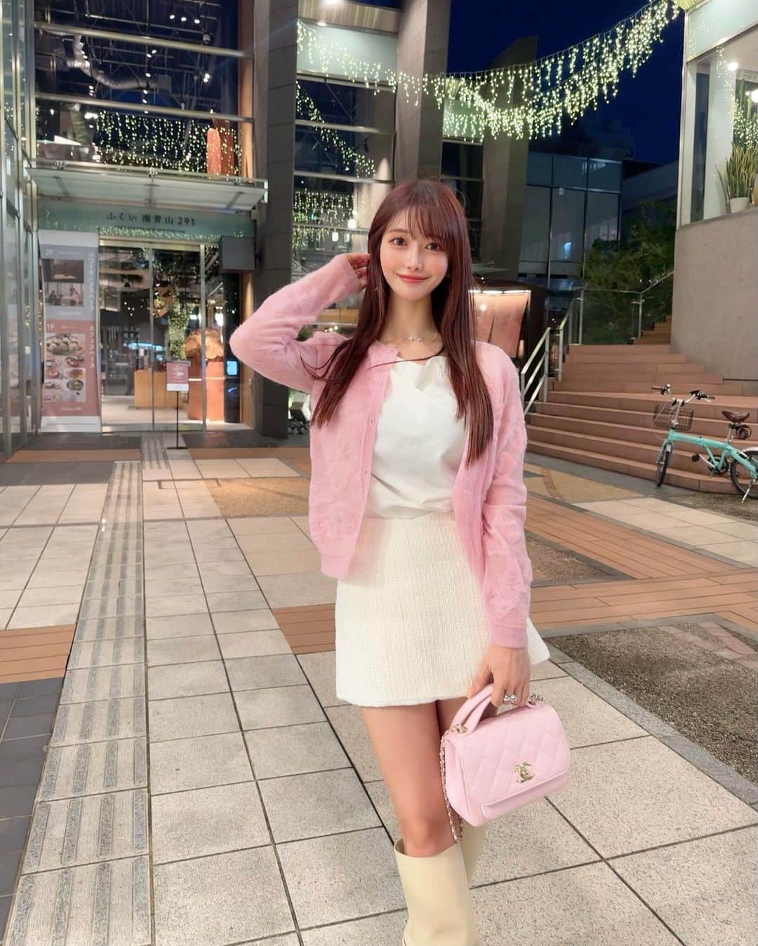 MAYUさんのインスタグラム写真 - (MAYUInstagram)「. 🌸🌷💐🤍 . 涼しくて風が心地よかったな〜 やっと秋服たくさん着れる気温になってきた☺️✨ . アイボリーのロングブーツが欲しくて色々探してたら とっても気に入ったものに出会えた🤍 @sergiorossi  今年たくさん履き倒したい😆✊🏻✨ . 3連休はみんな何するの？🥰🌷 . . #ootd#fashion#fashionstyle#maxmara#chanel#sergiorossi#japan#japanesegirl#マックスマーラ#セルジオロッシ#ロングブーツ」10月8日 17時38分 - mayu.kina_golf