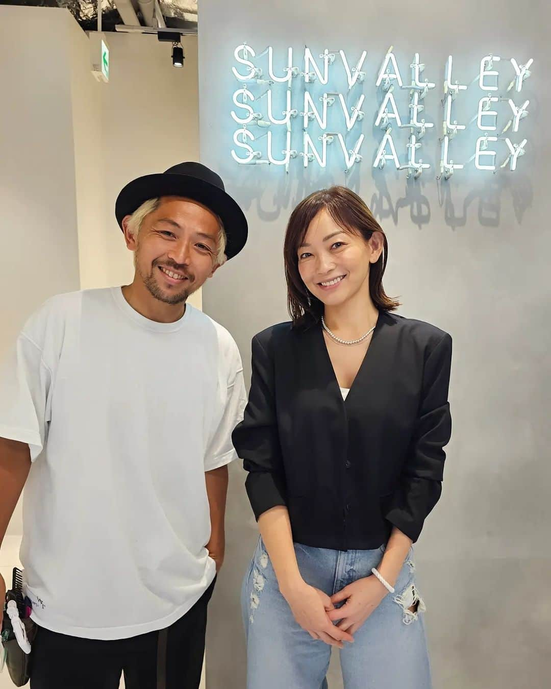 佐藤純のインスタグラム：「2～3センチ更に短く切ったんだ～✂️‼️  どうかしら？😊  @_sunvalley_  トリートメントもして、サラッサラ～✨  @shibuken_sunvalley  しぶけんカット最高⤴️  #sunvalley  #サンバレー #渋谷謙太郎 さん #しぶけん #表参道 #ヘアカット #セミロング ？ #ボブ ？ #トリートメント #美容室 #ママ #ママモデル #モデル #mama #mamamodel #model」