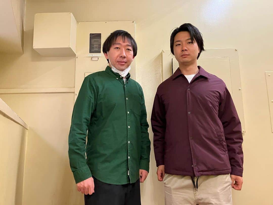 のインスタグラム：「23/10/8(日)①「疾風迅雷舞」でした。  コントを改造してもっと強くしようとしたら、思っていたのと違う形状になりました…難し悔し！ 単独Tシャツを着てくださっているお客様がいらして驚き嬉し！  写真 #サツキ ムネタさん&#ぶっこきんぐ 渡部くん 秋らしくお洒落なシャツがどことなくコンビ感あり👕」
